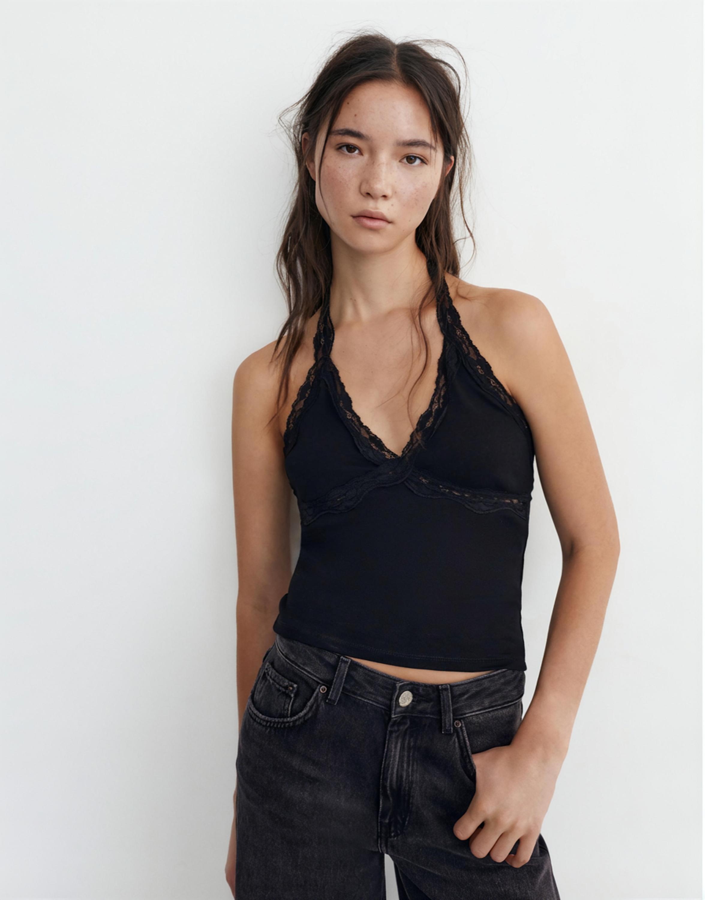 Lace-trimmed halter top — Black