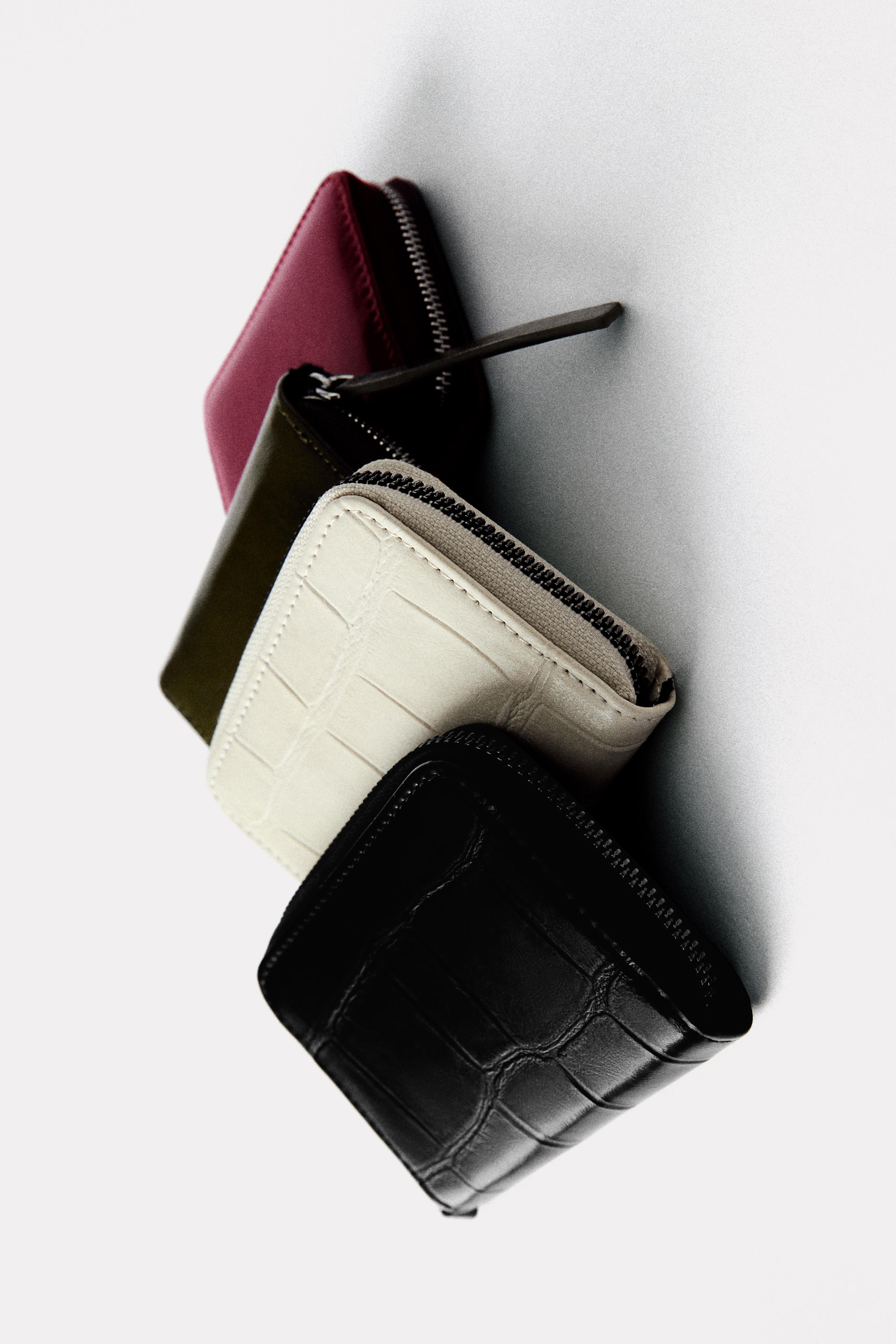 Textured purse — Black