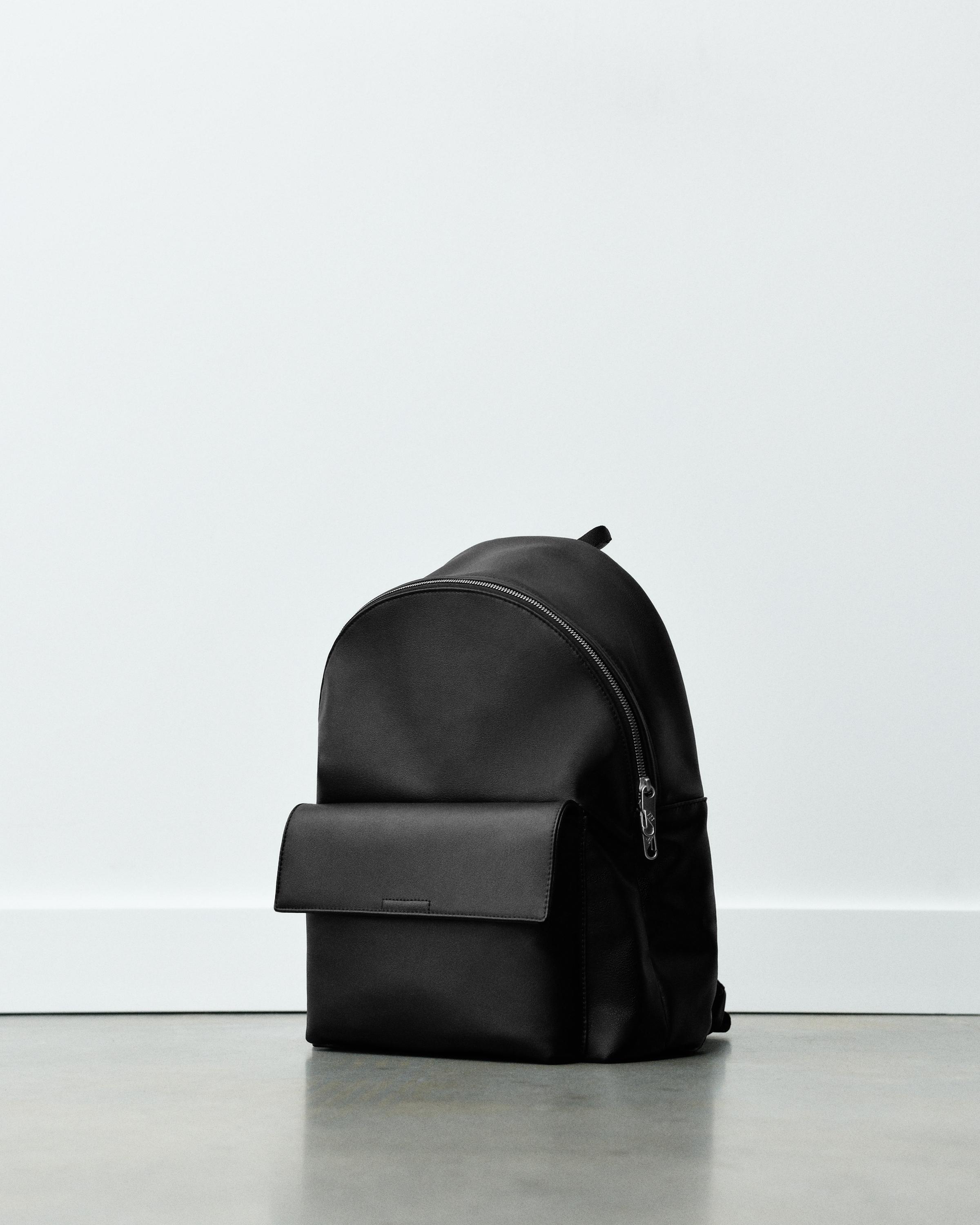 Casual flap backpack — Black