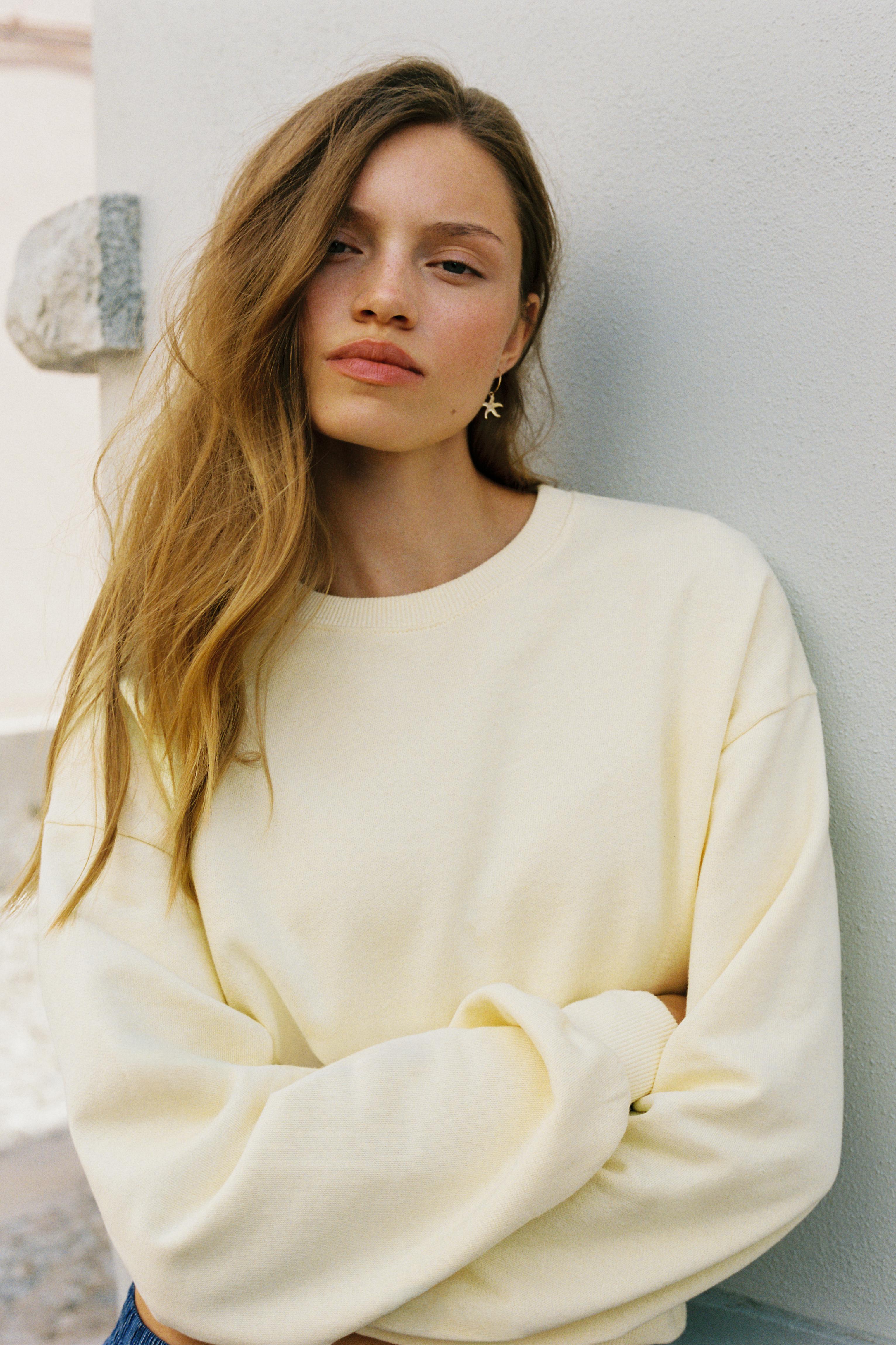 Round neck sweatshirt — Pale yellow