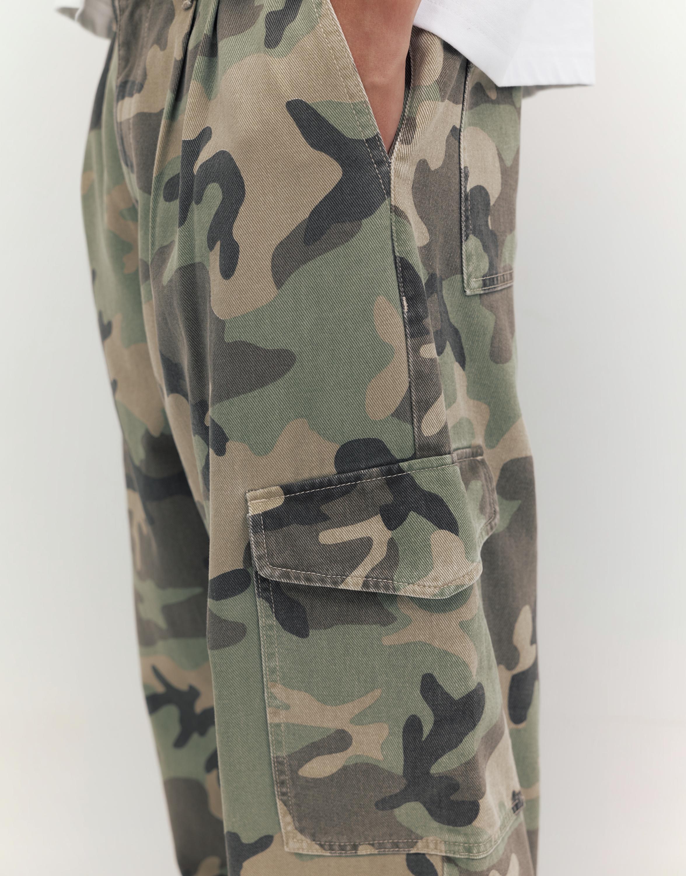 Printed cargo trousers — Khaki