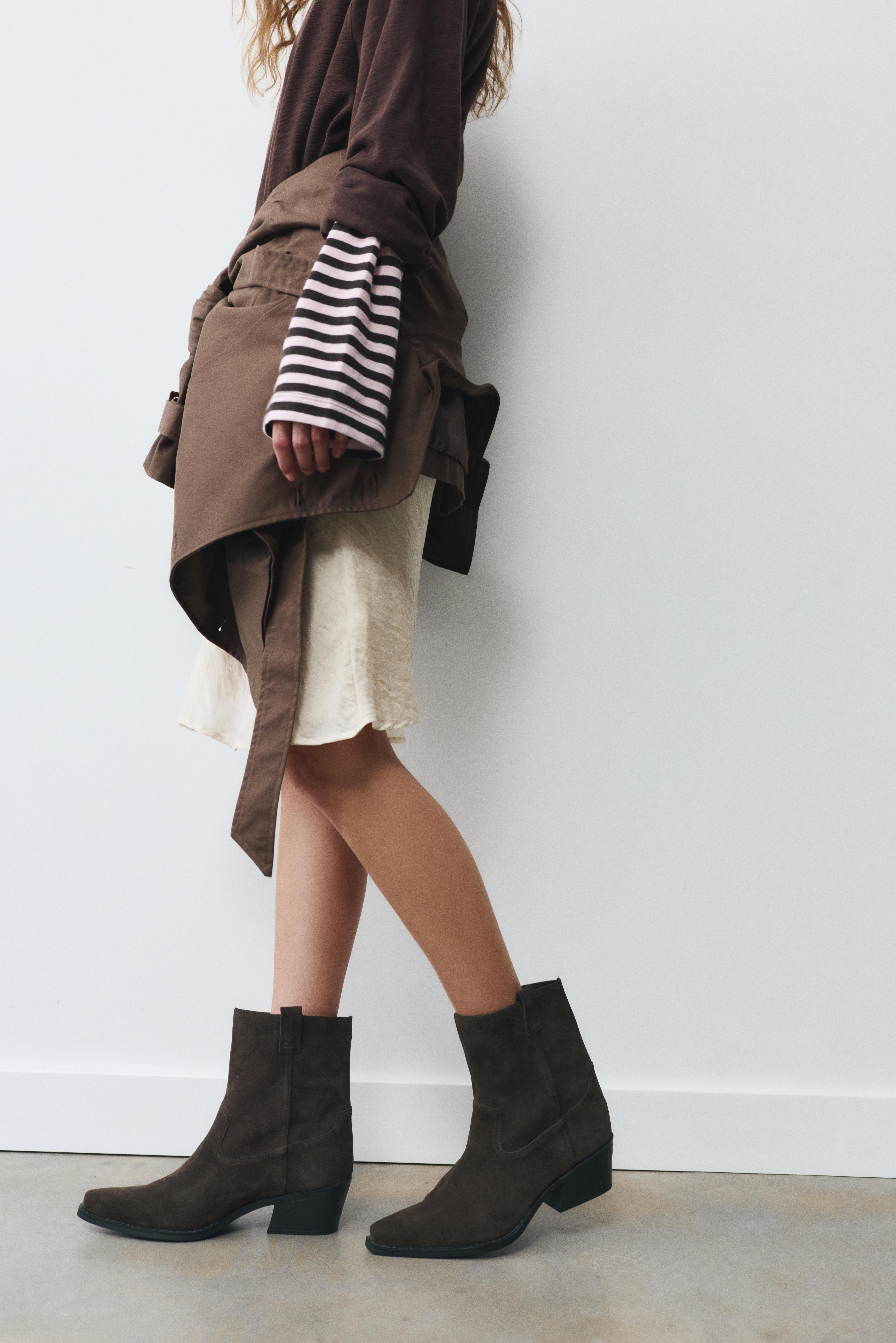 Leather cowboy ankle boots — Brown