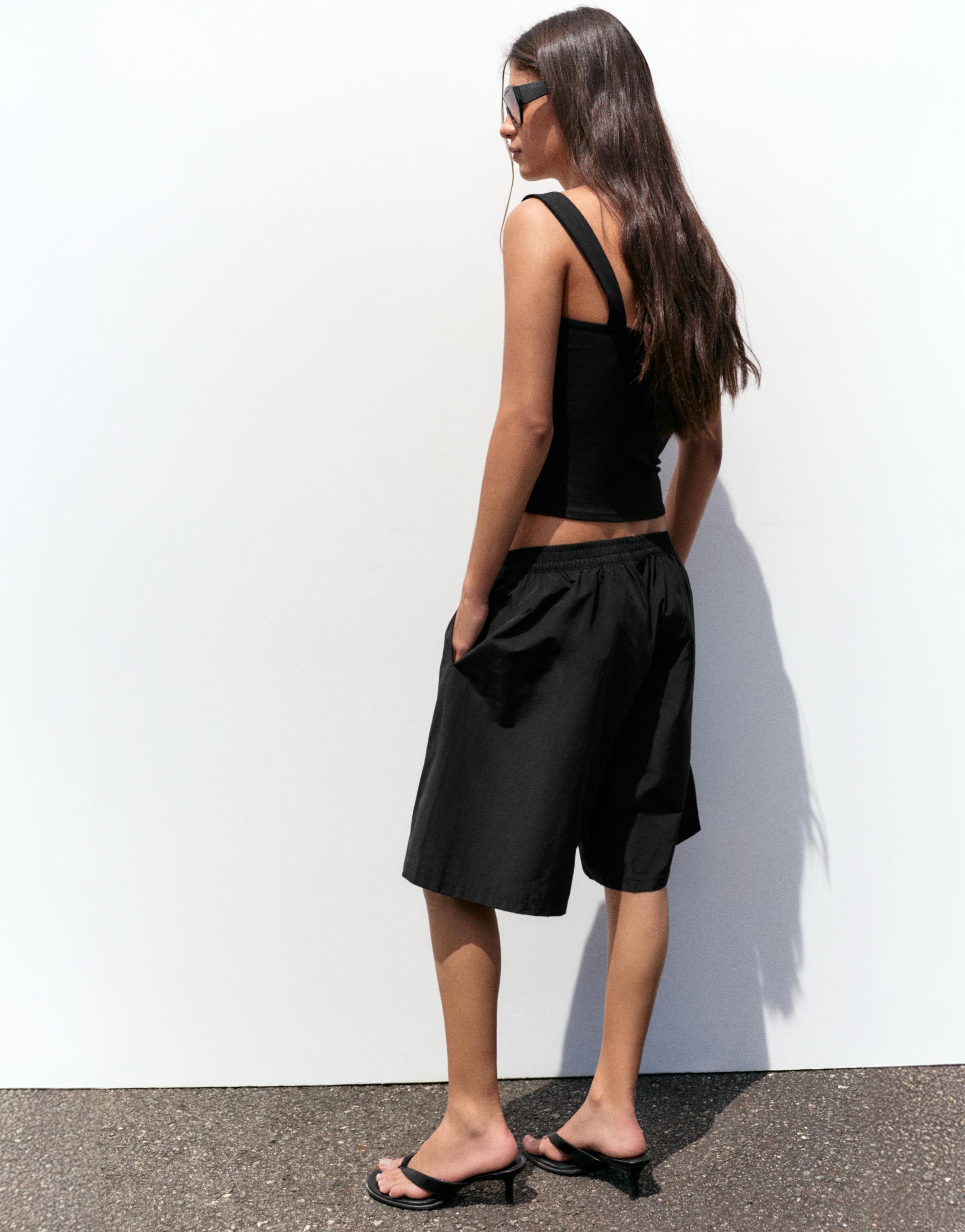 Black Bermuda shorts with elasticated waistband — Black