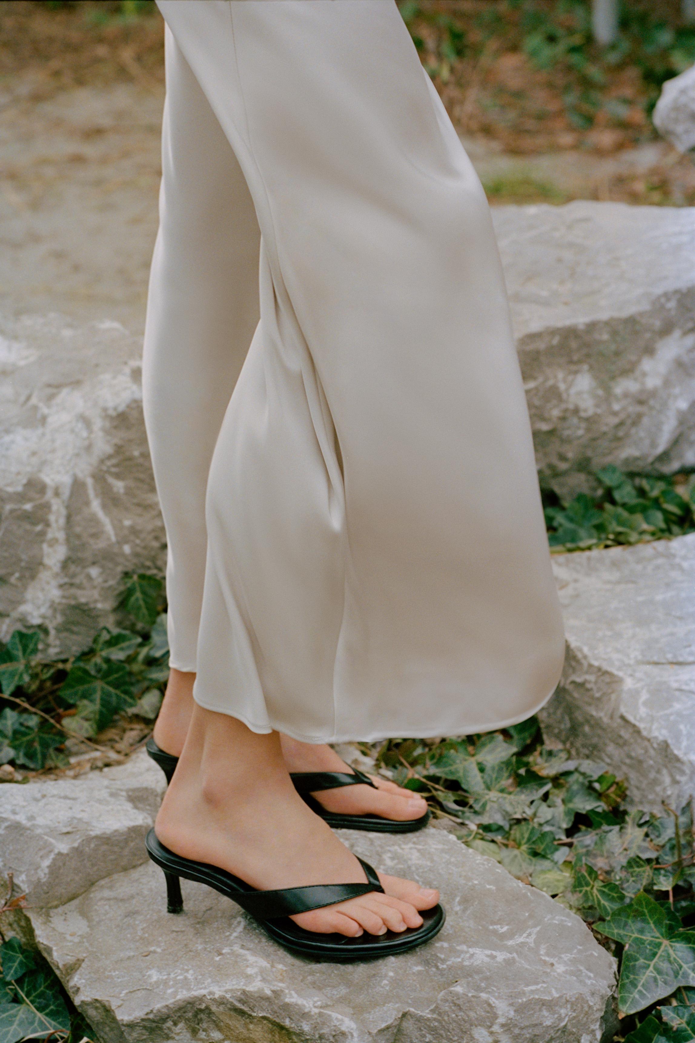 High-heel sandals — Black