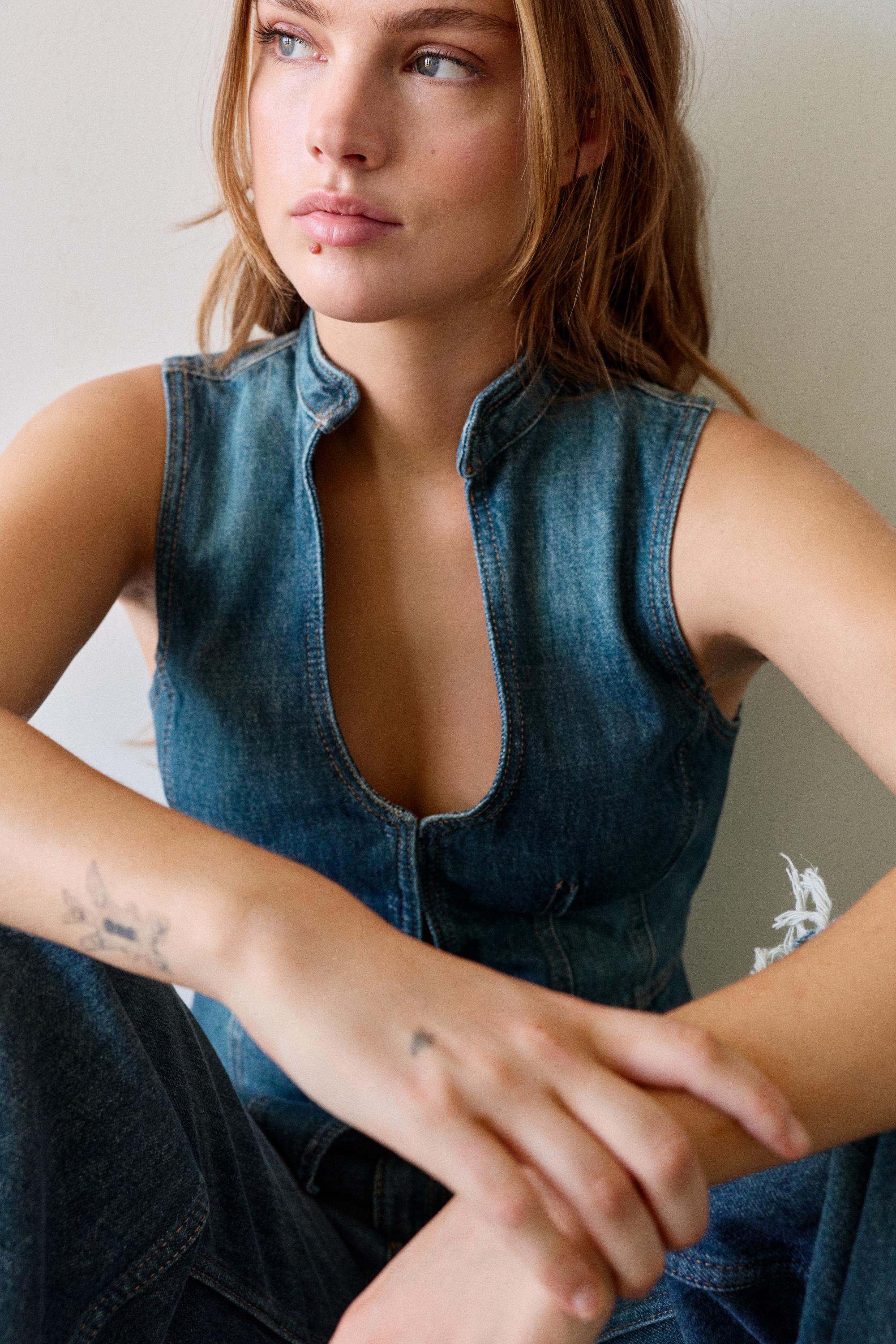 Pull&Bear Halter yaka dikiş detaylı denim top görsel 2