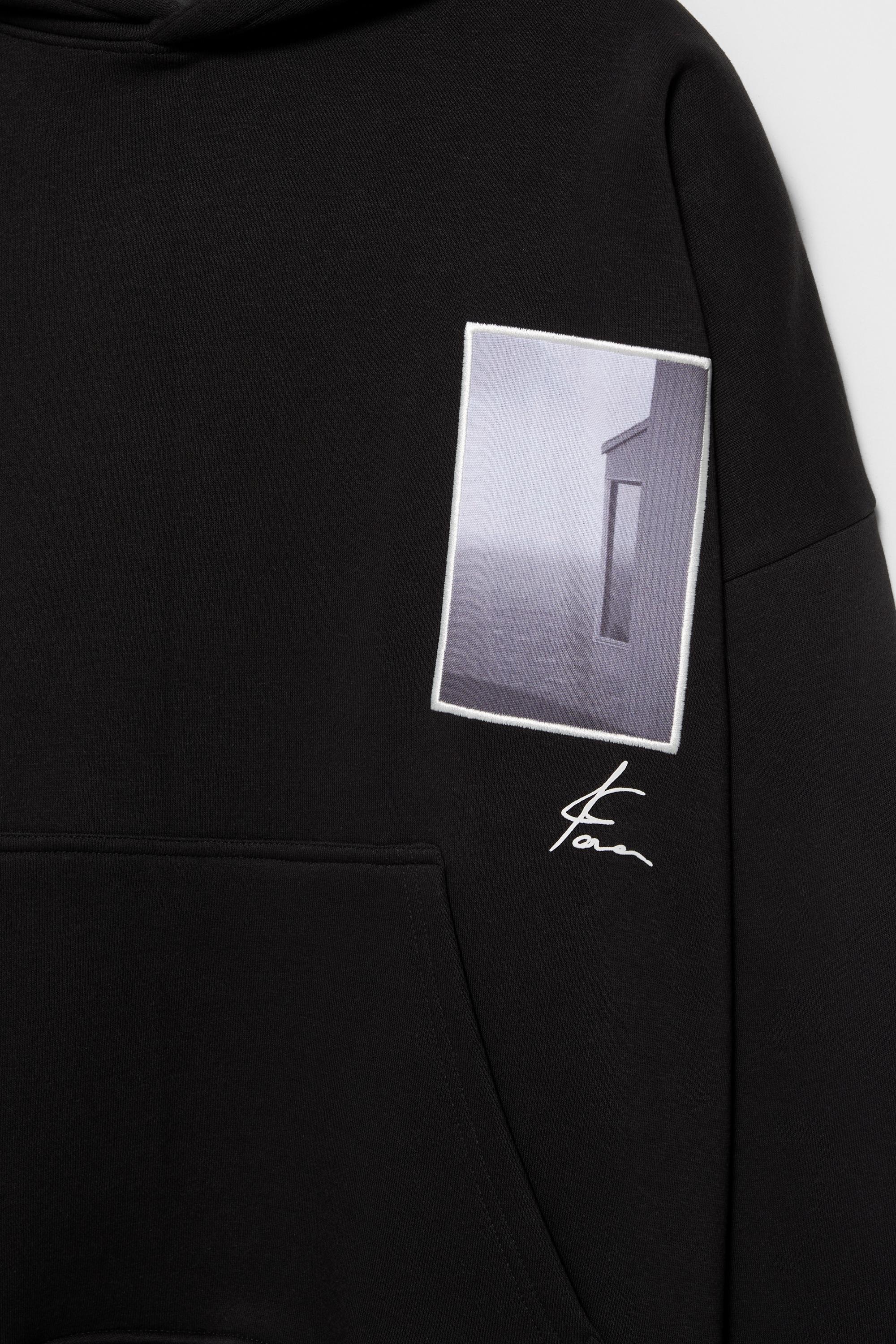 Kapüşonlu grafik sweatshirt