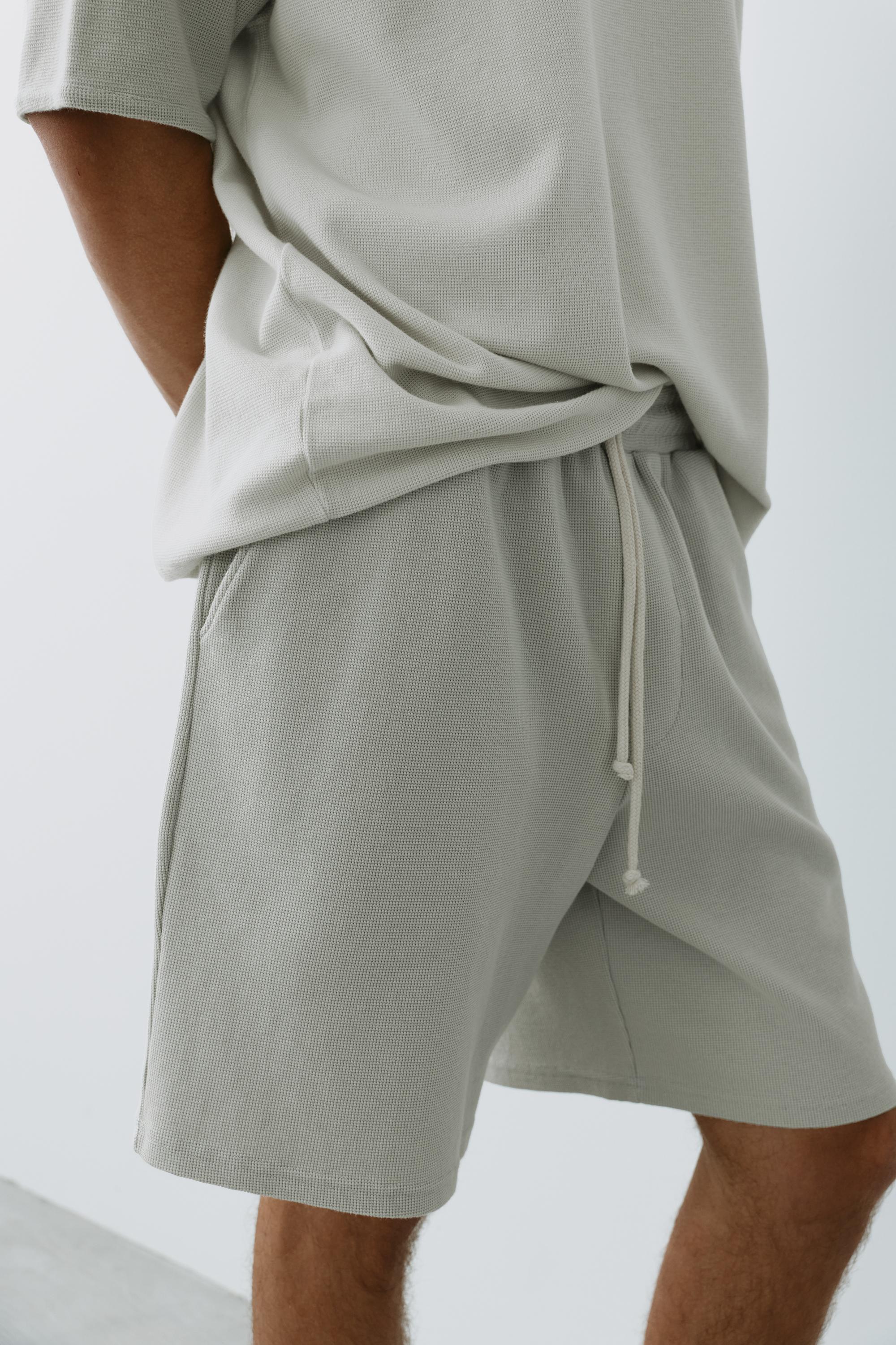 Waffle-knit jogger Bermuda shorts — Aquamarine