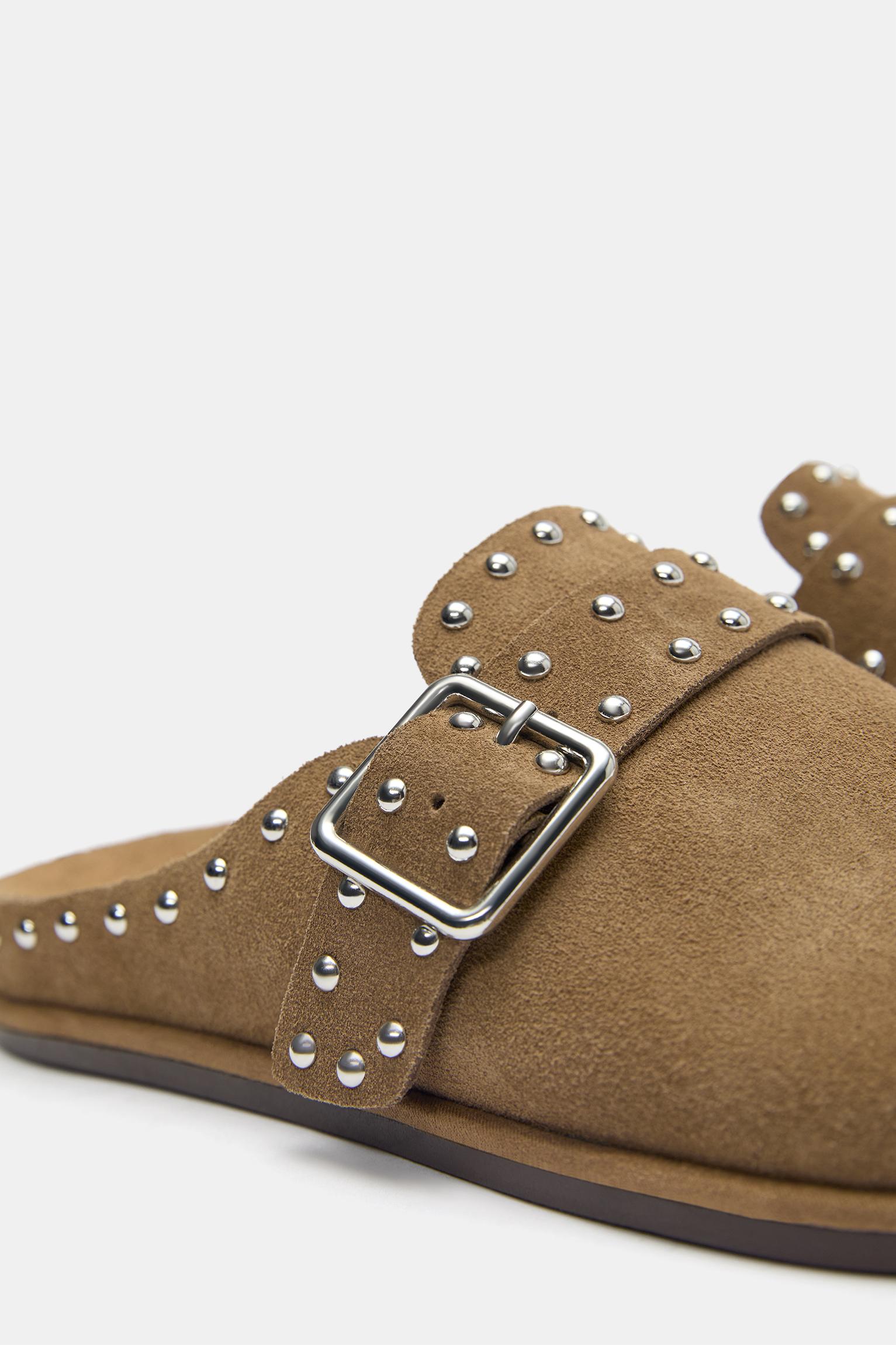 Leather studded clogs — Sand