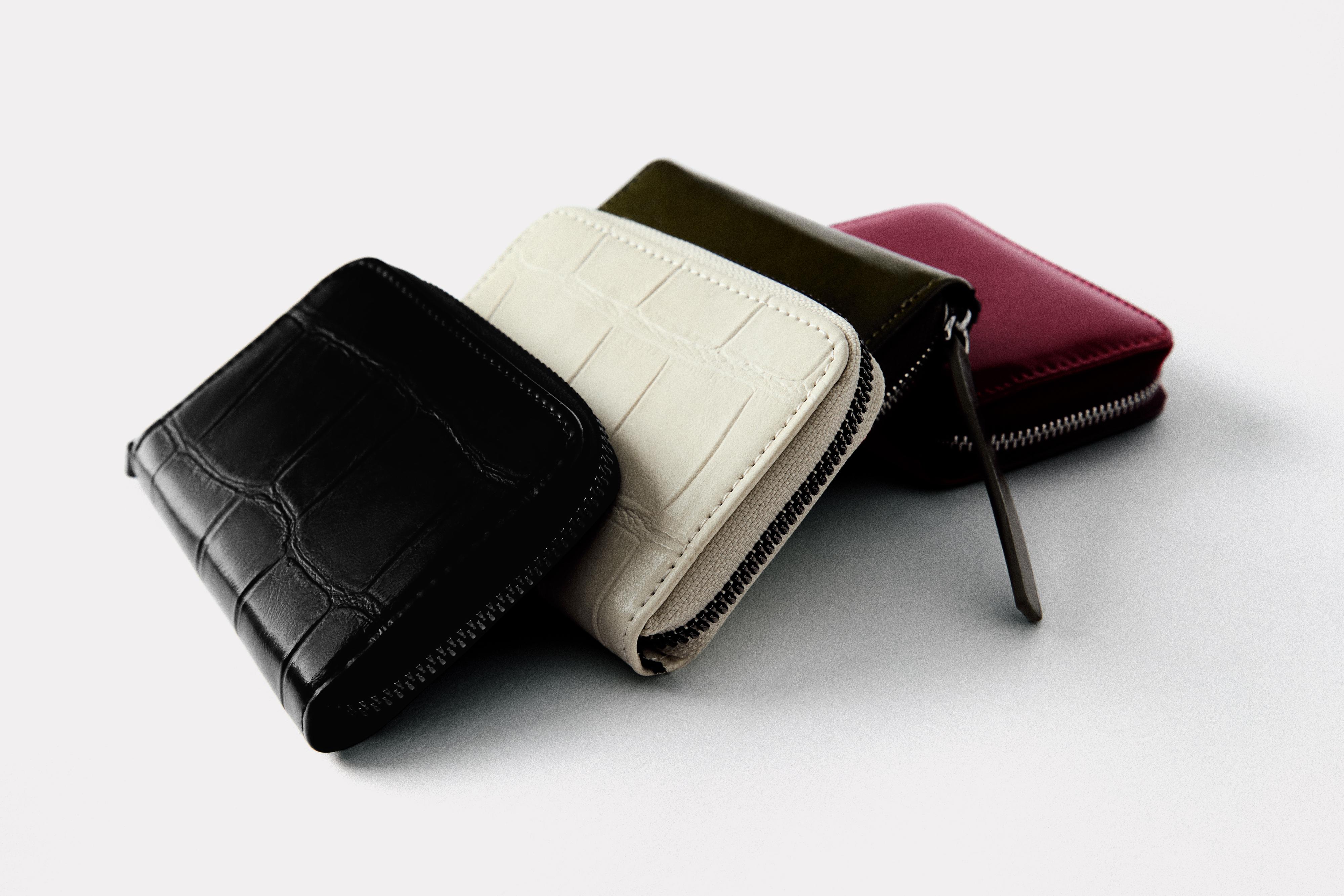 Textured purse — Black
