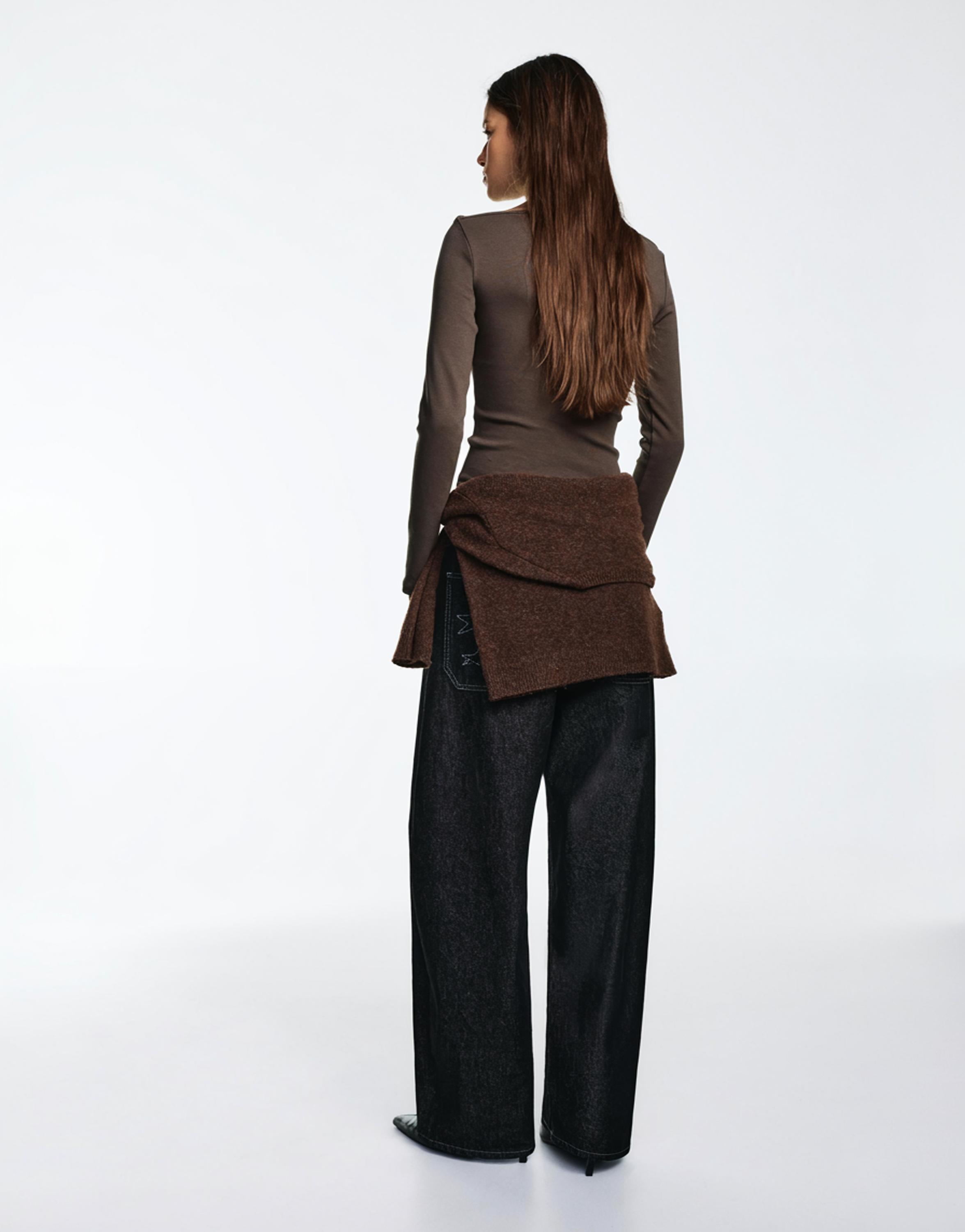 Uzun kollu geniş yaka t-shirt - Görsel 62