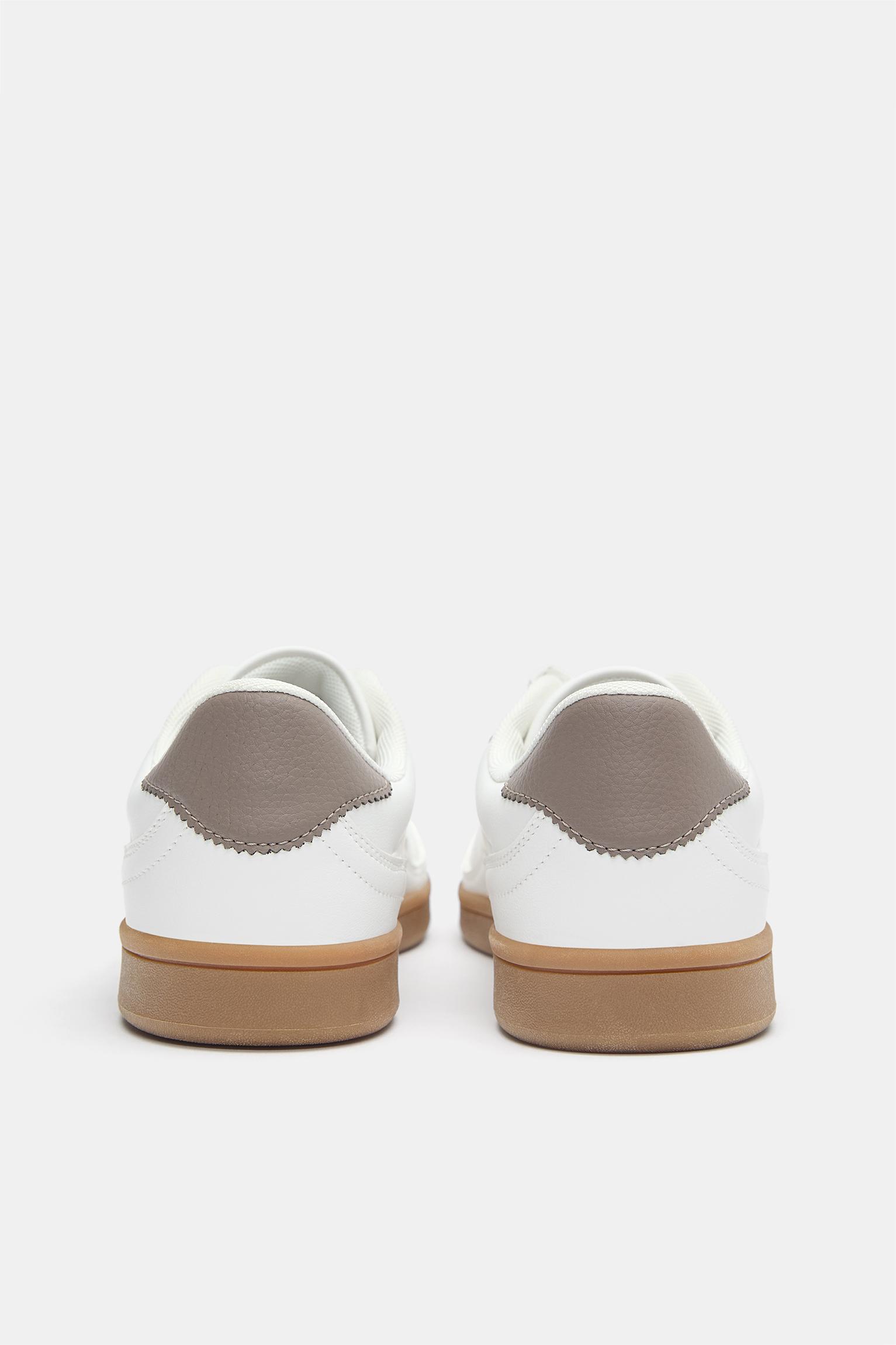 Casual trainers — White
