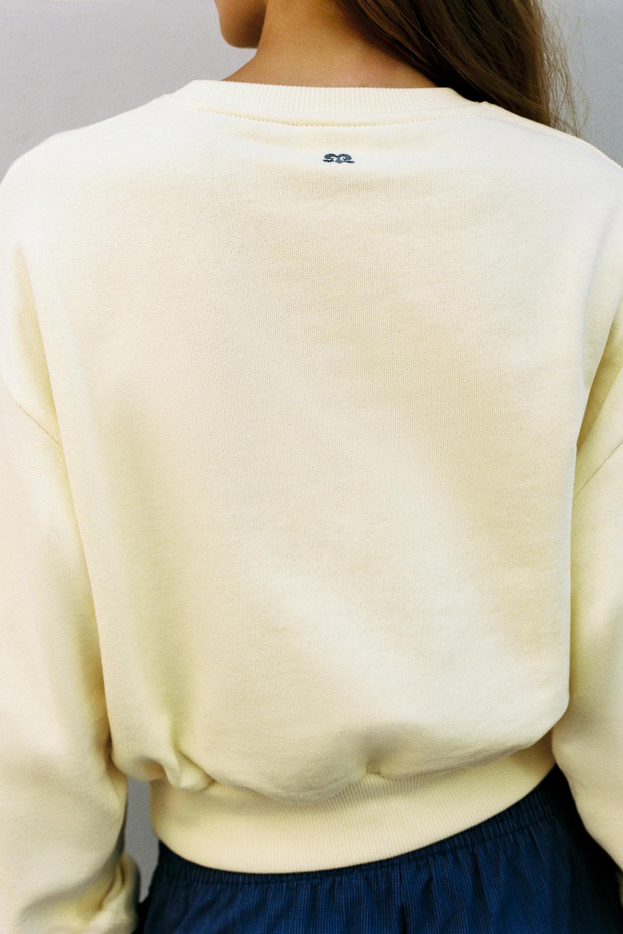Round neck sweatshirt — Pale yellow