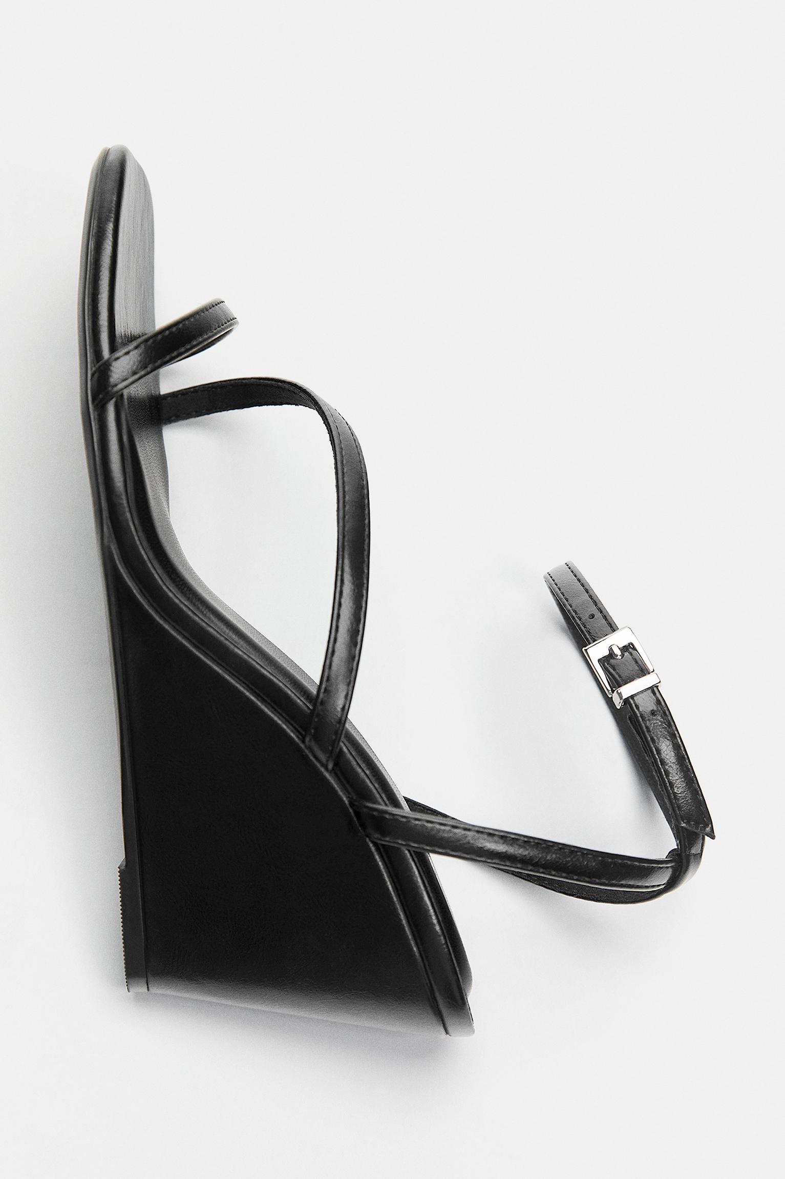 Wedge strap sandals — Black
