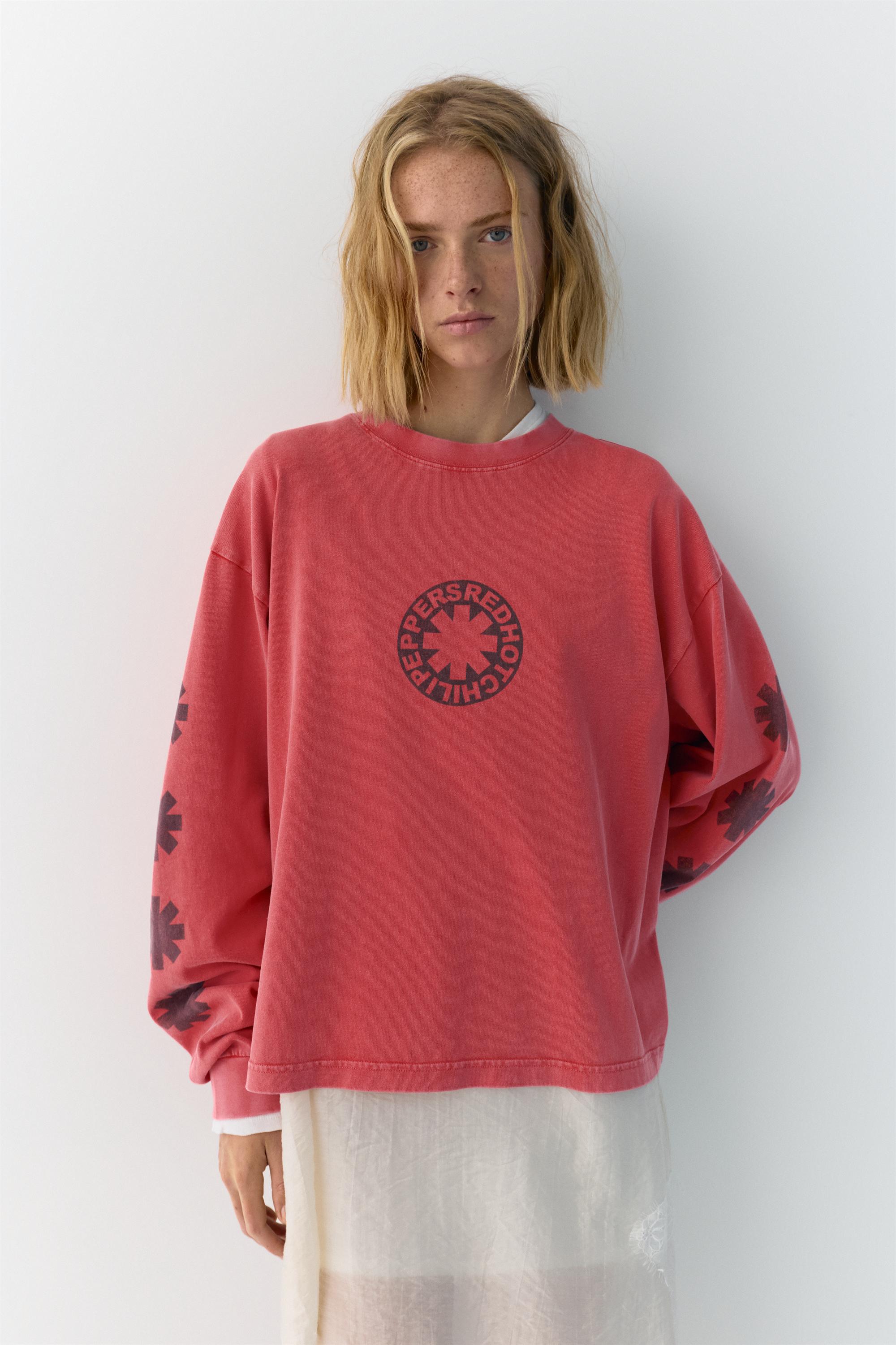 トップス Red Hot Chili Pepper Red Hot Chili Peppers red T-shirt | Pull&Bear Canada