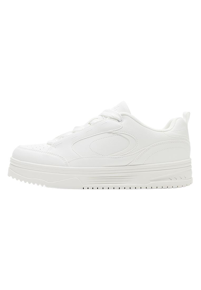 STWD trainers — White