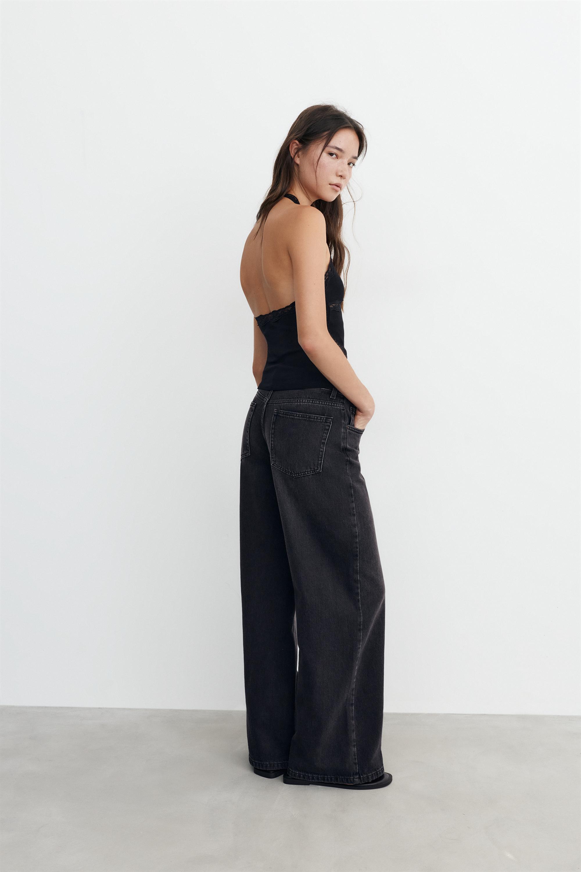 Lace-trimmed halter top — Black