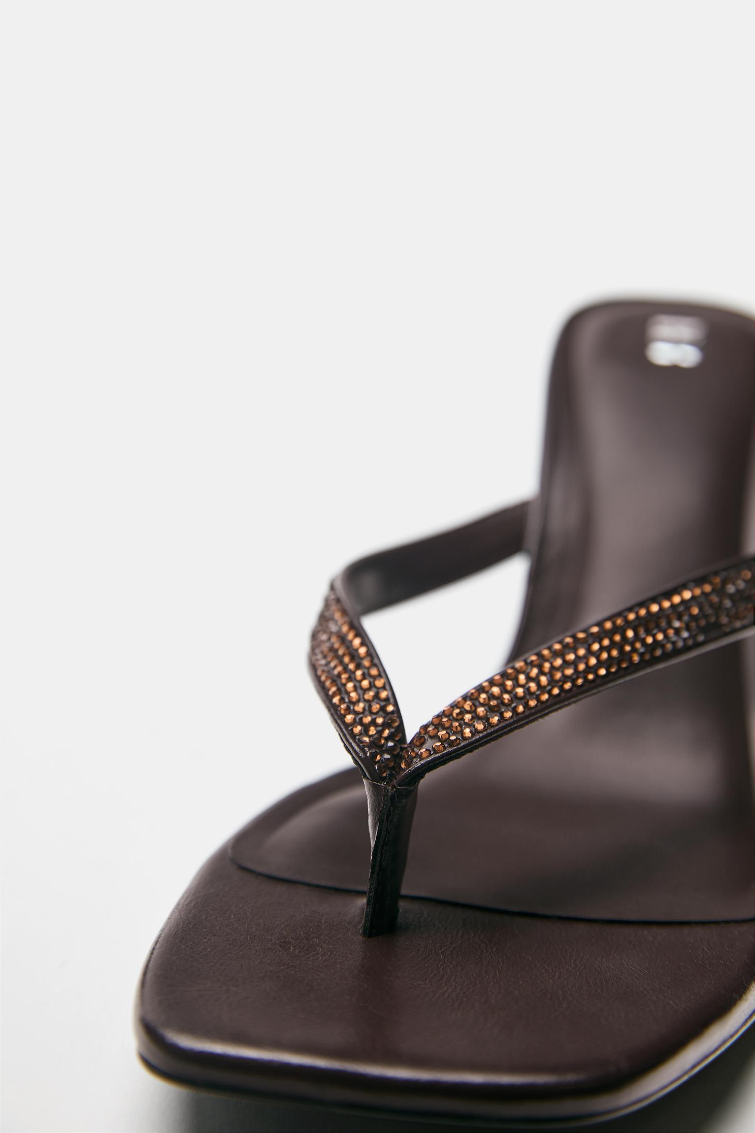 Heeled sandals with rhinestones — Maroon