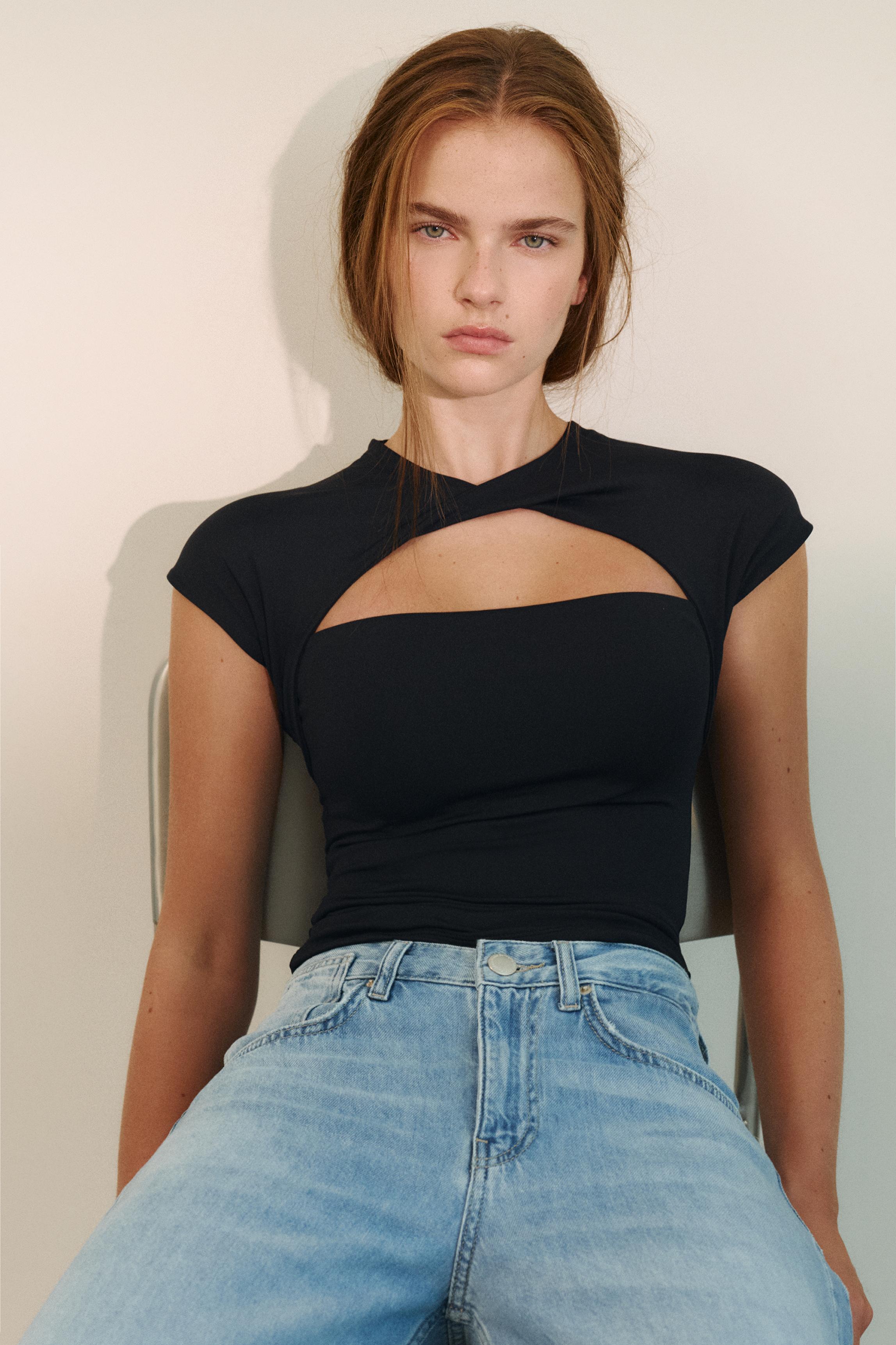 Cut-out T-shirt — Black