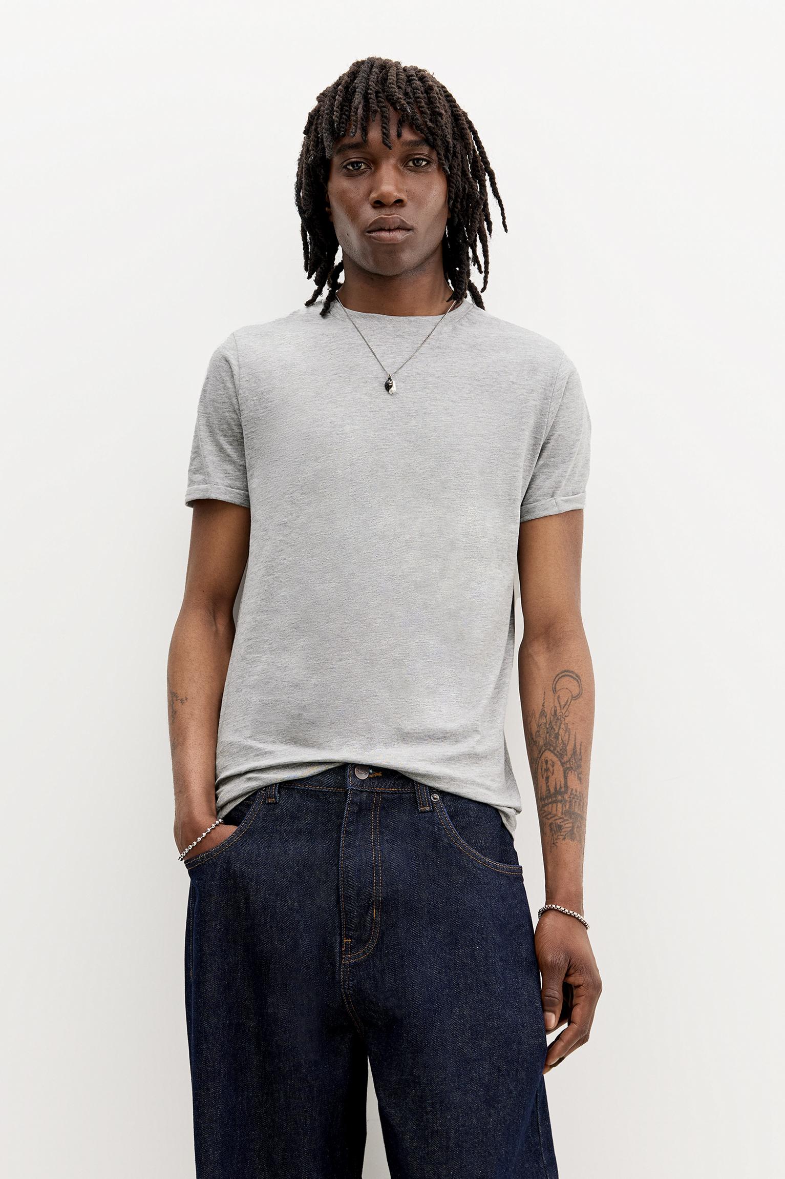 Basic Muscle-Fit T-Shirt