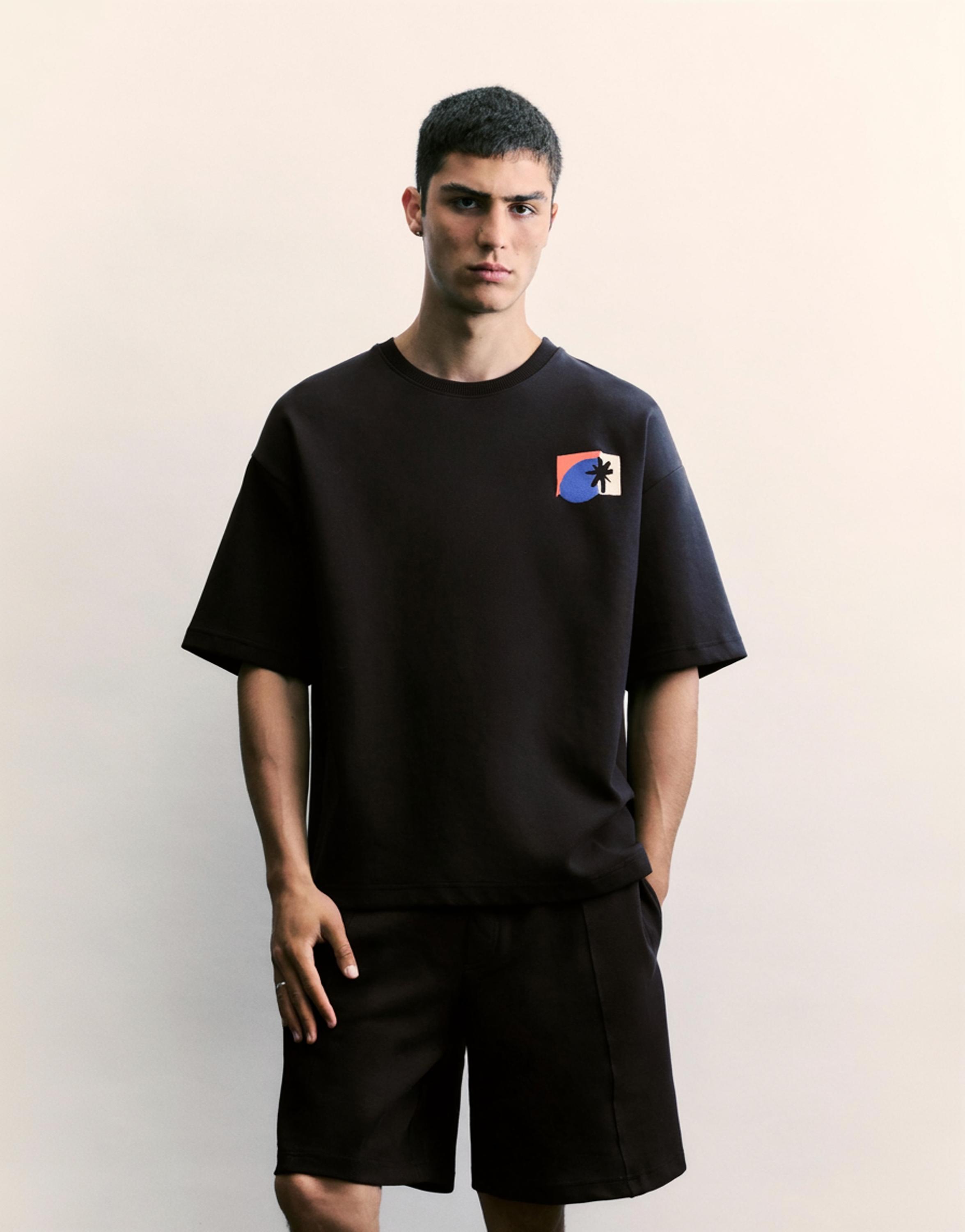 Grafik detaylı siyah kısa kollu sweatshirt - Görsel 8