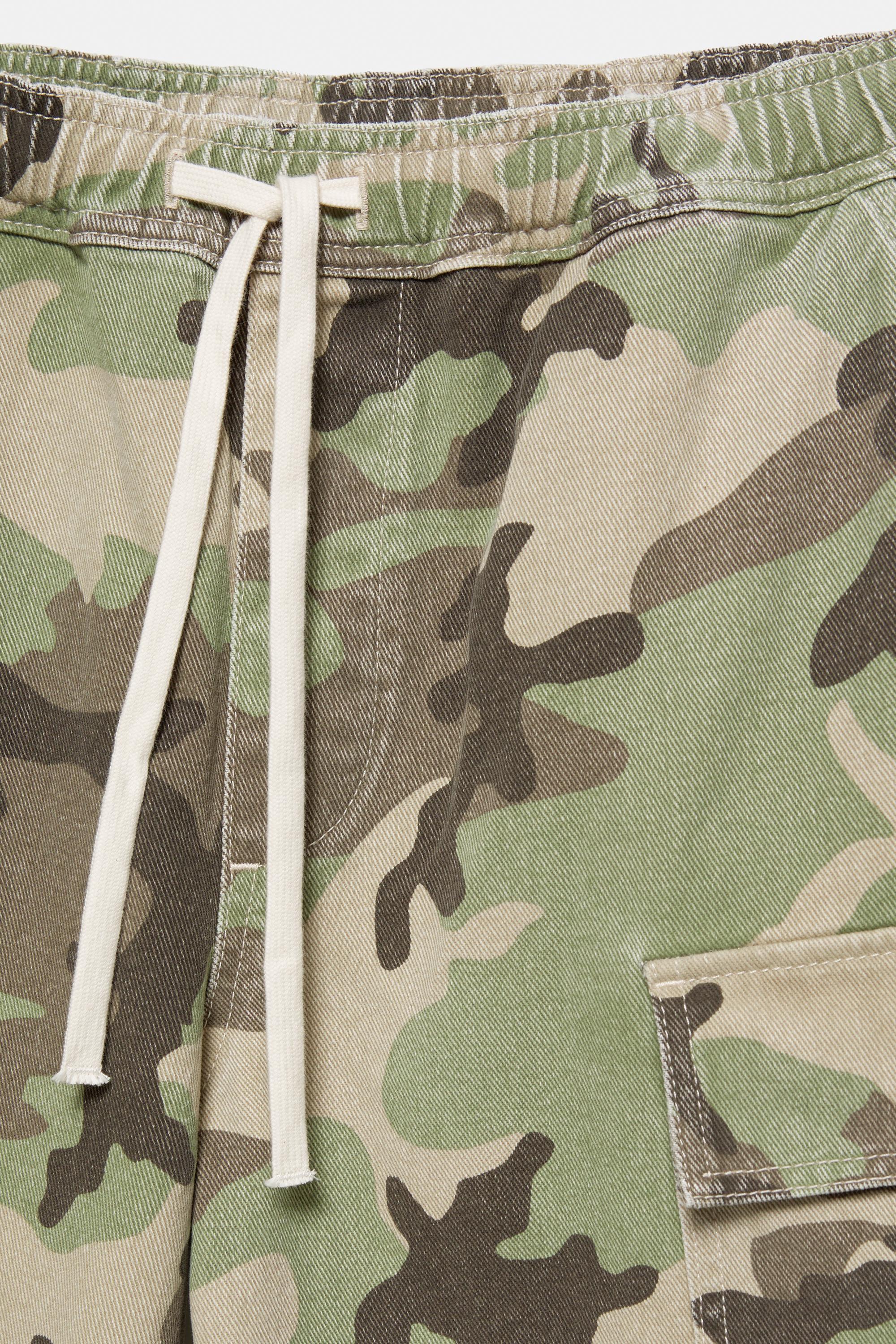 Cargo Bermuda shorts — Khaki