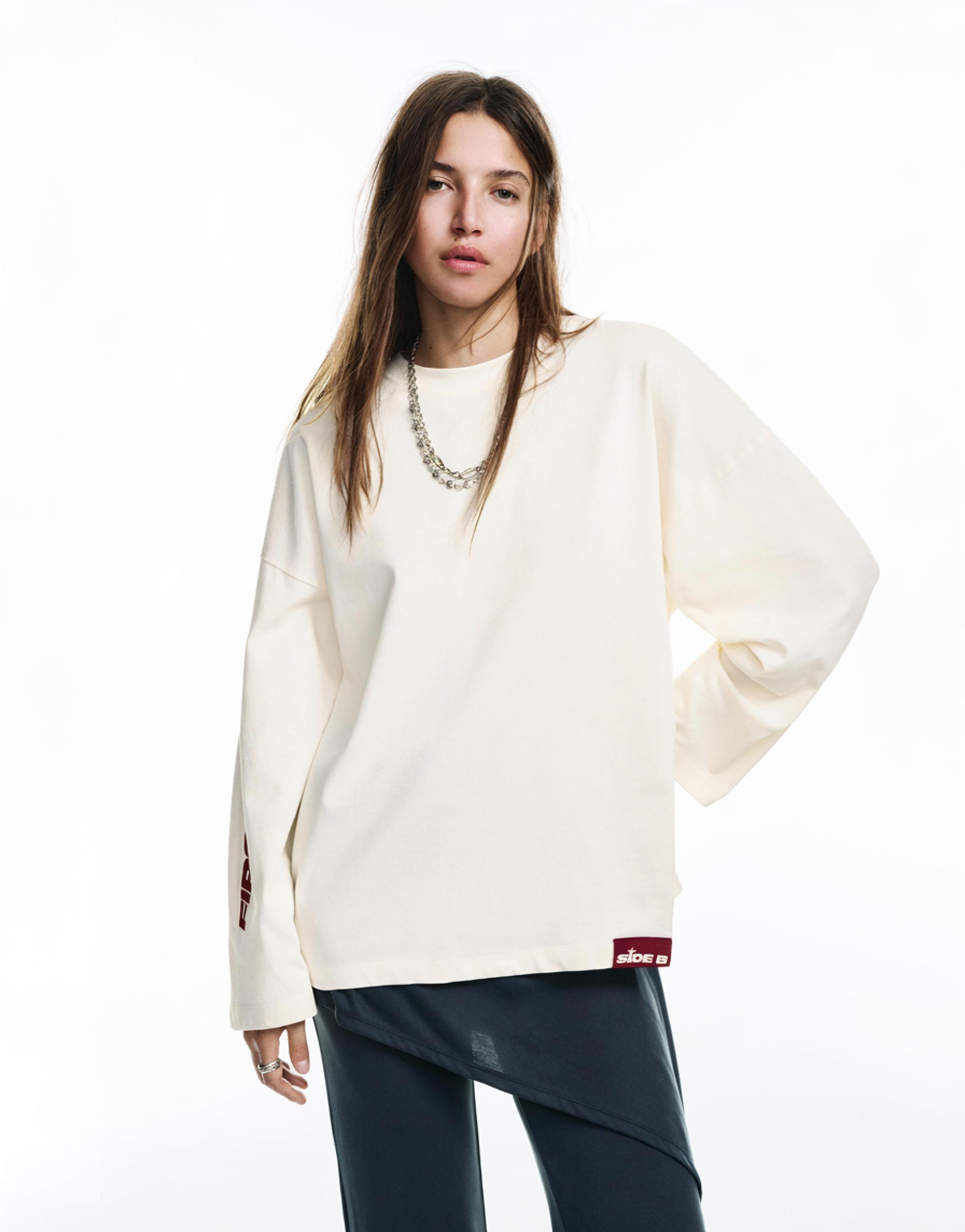 Grafik baskılı beyaz t-shirt - Görsel 11