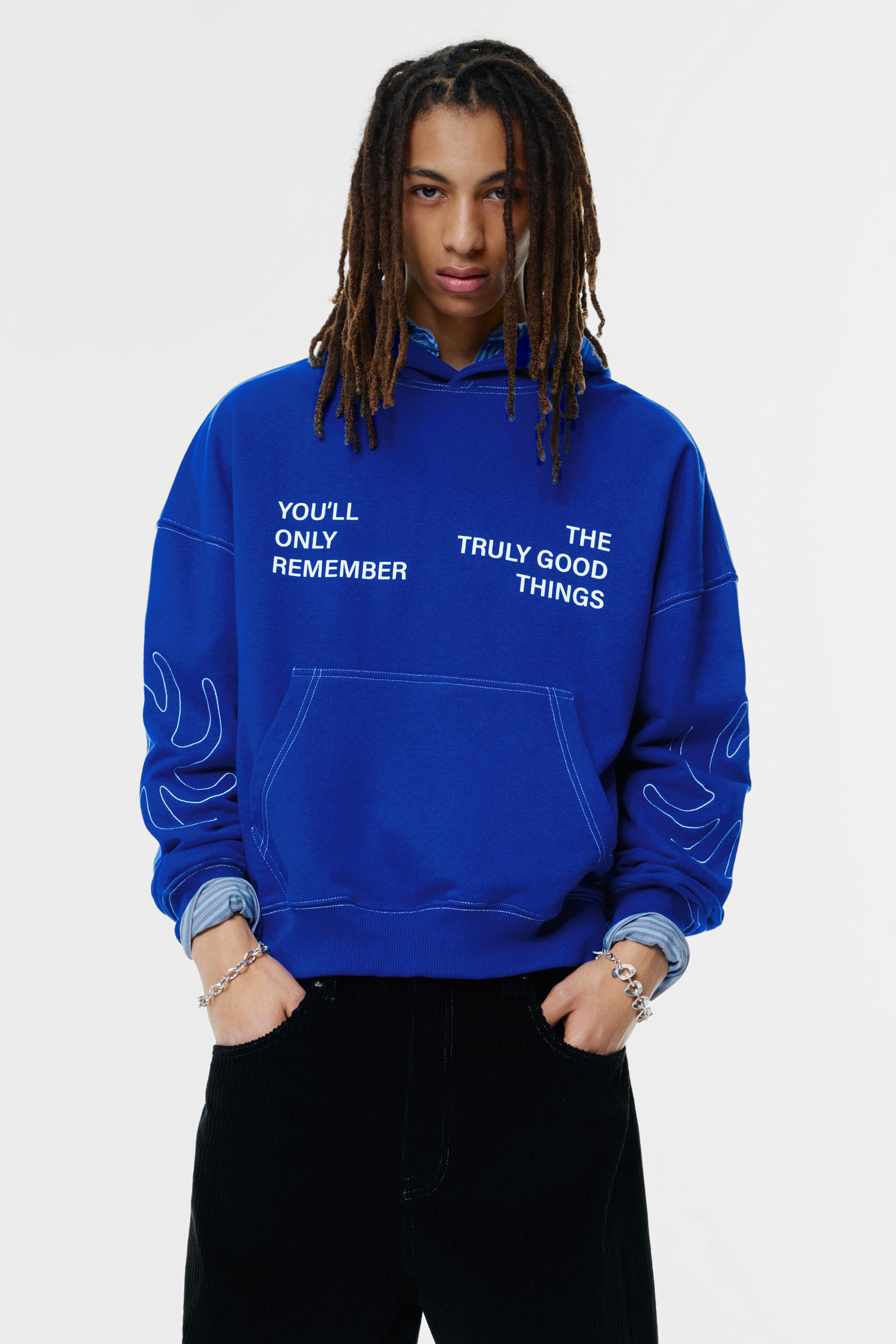 Sweatshirt Capuz Com Costuras Em Contraste