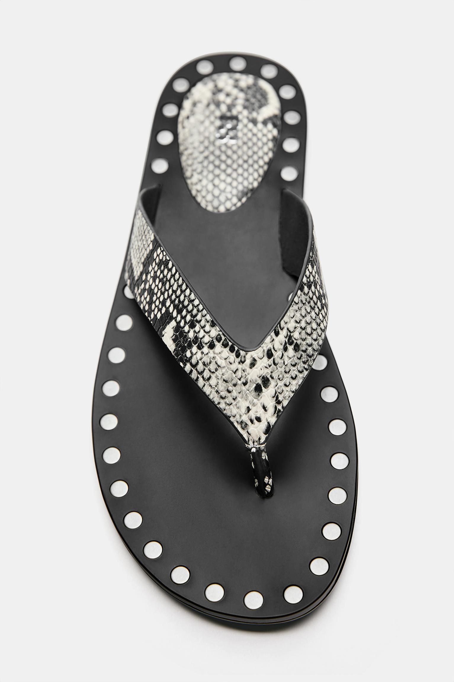 Flat studded sandals — Contrast