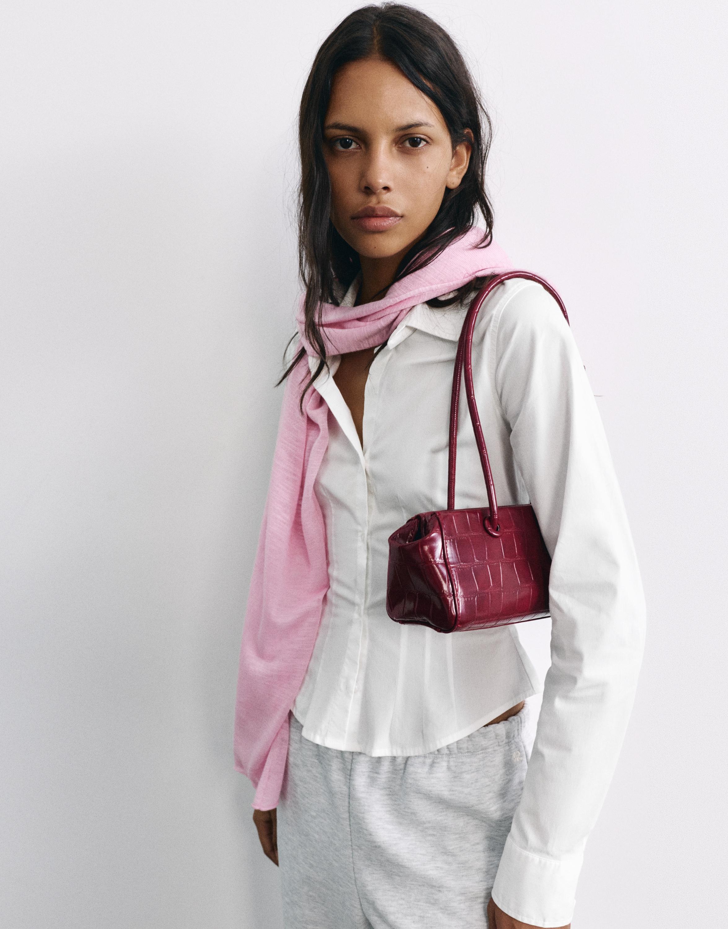 Textured shoulder bag — Red