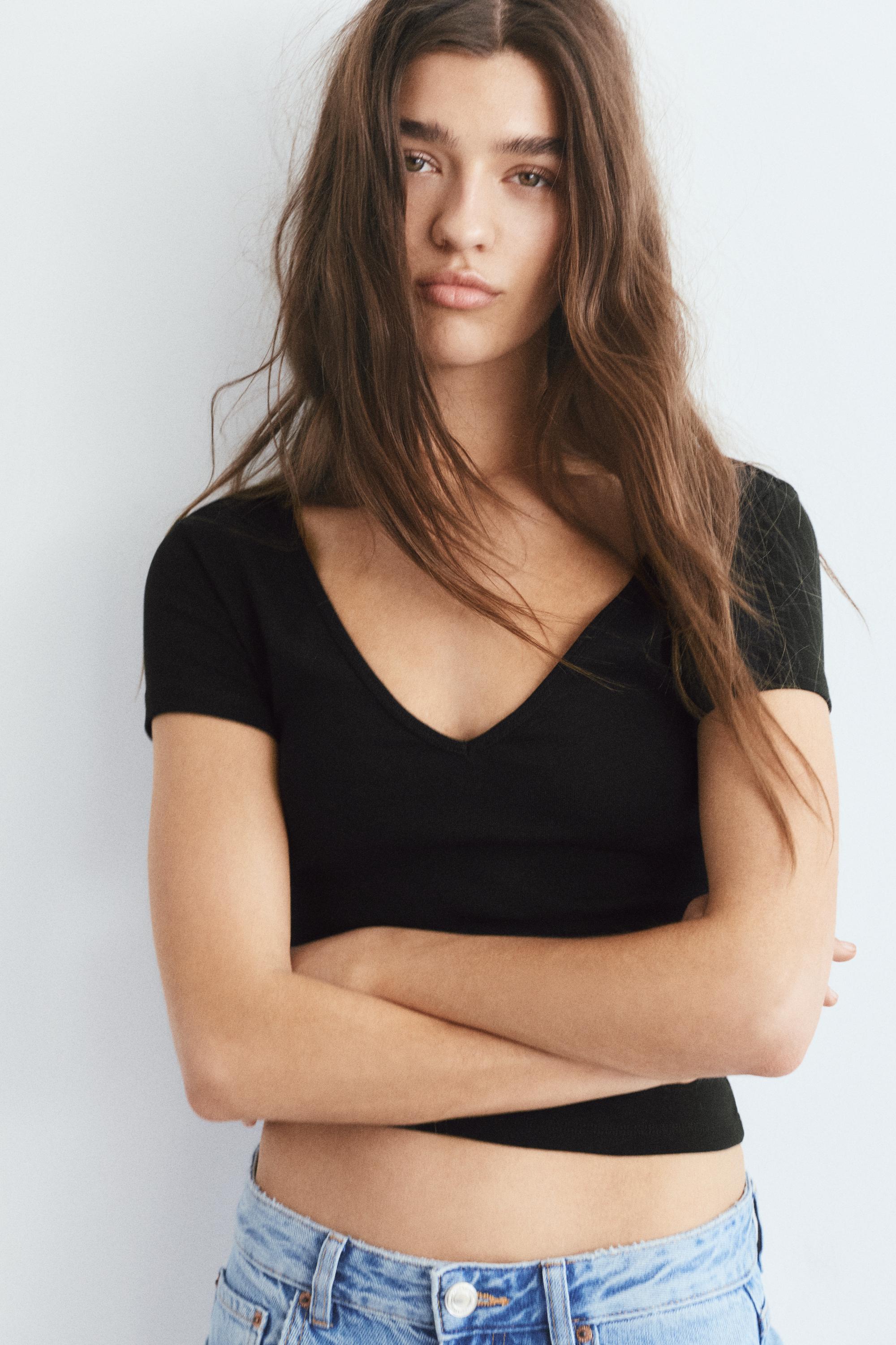 V-neck T-shirt — Black