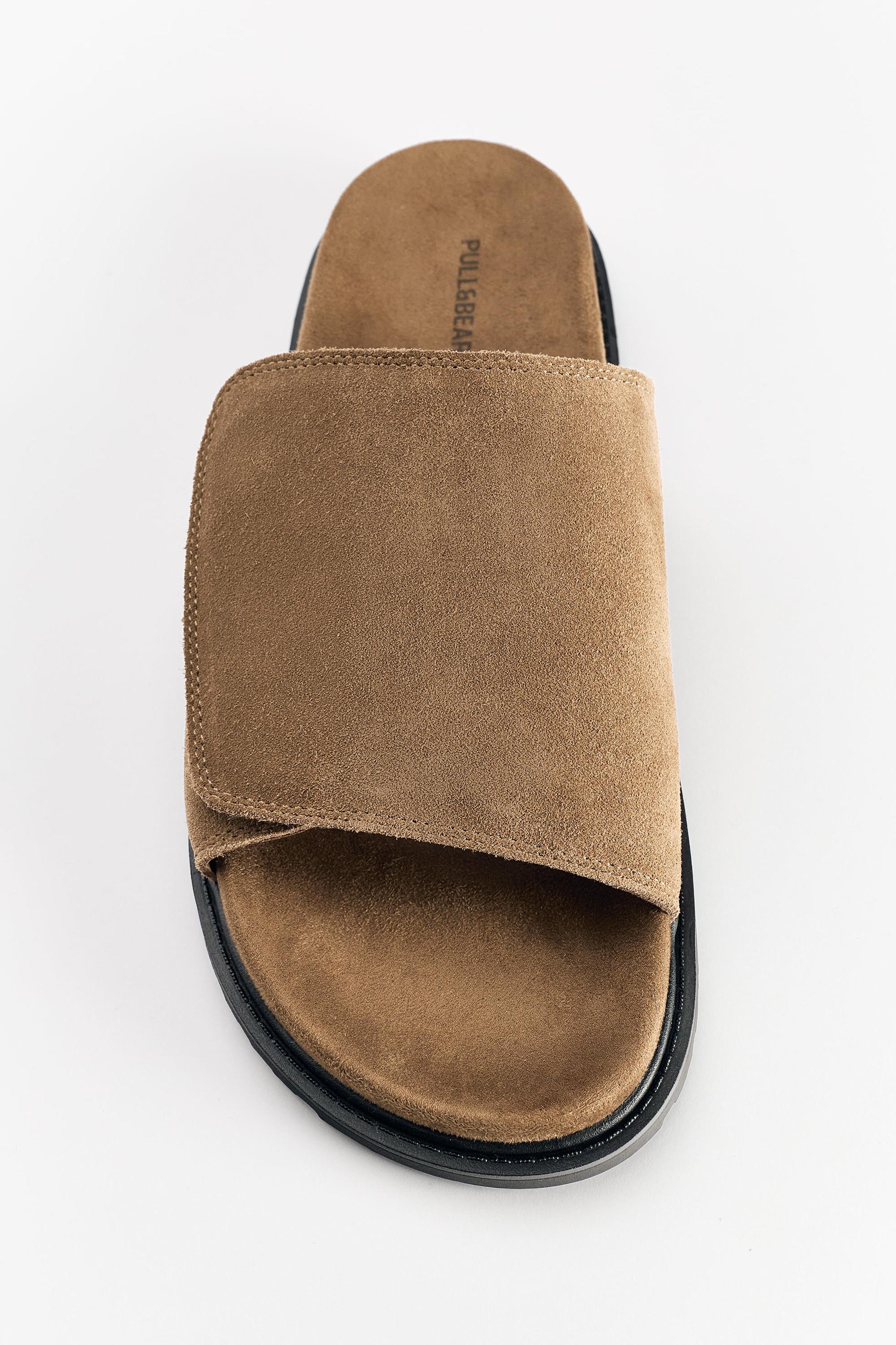 Flat leather sandals — Brown