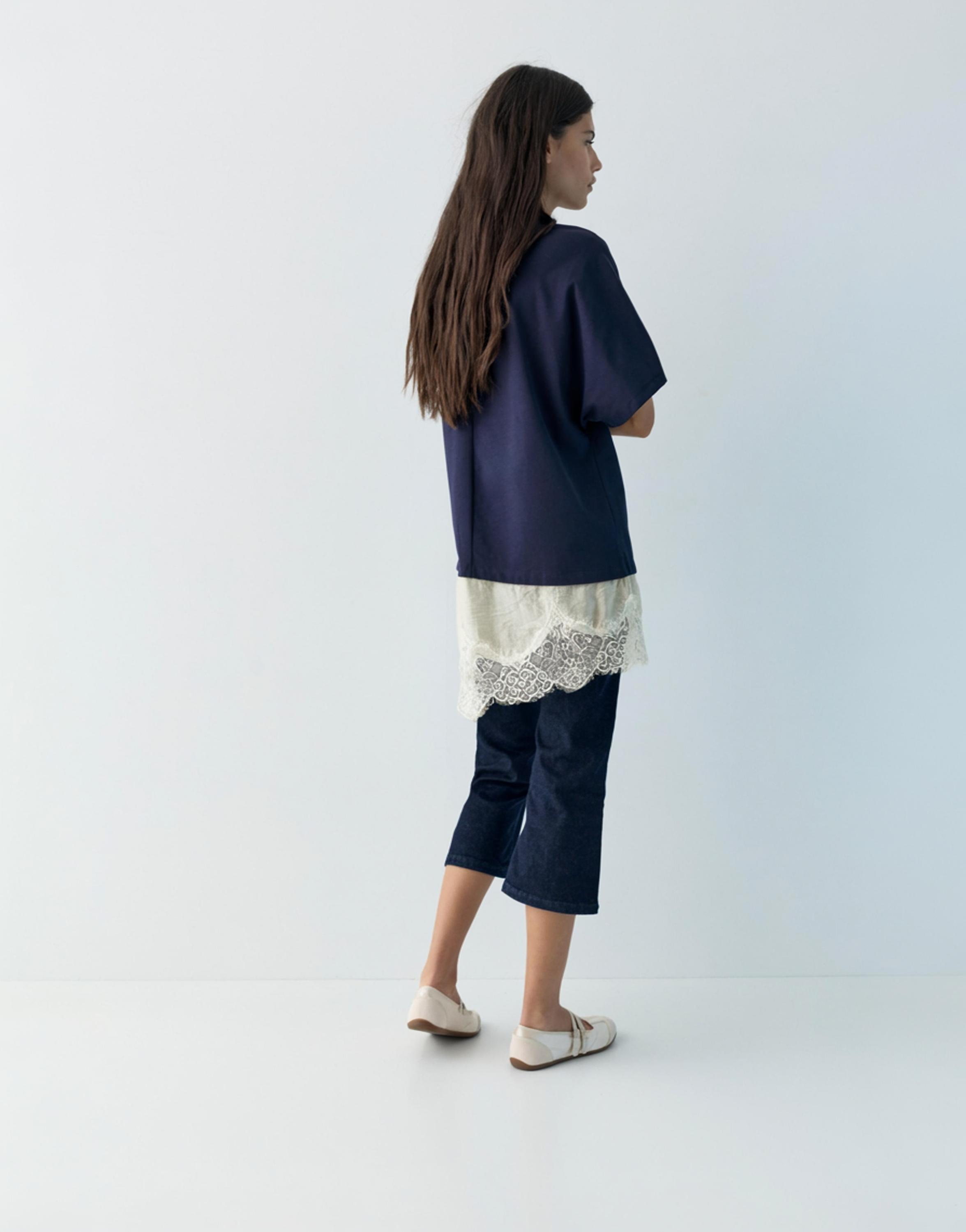 Contrast T-shirt with lace hem — Navy