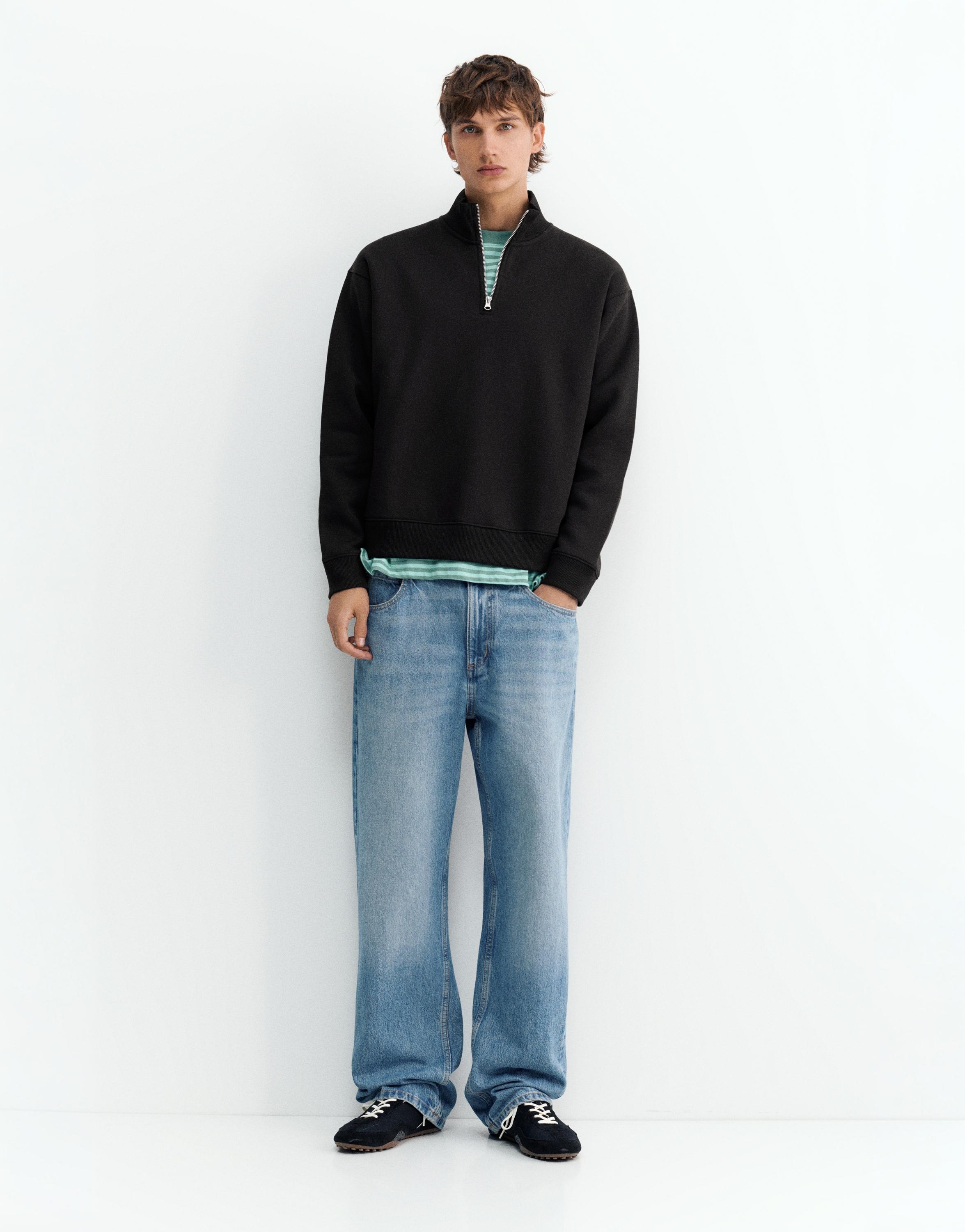 Quarter-zip sweatshirt — Black