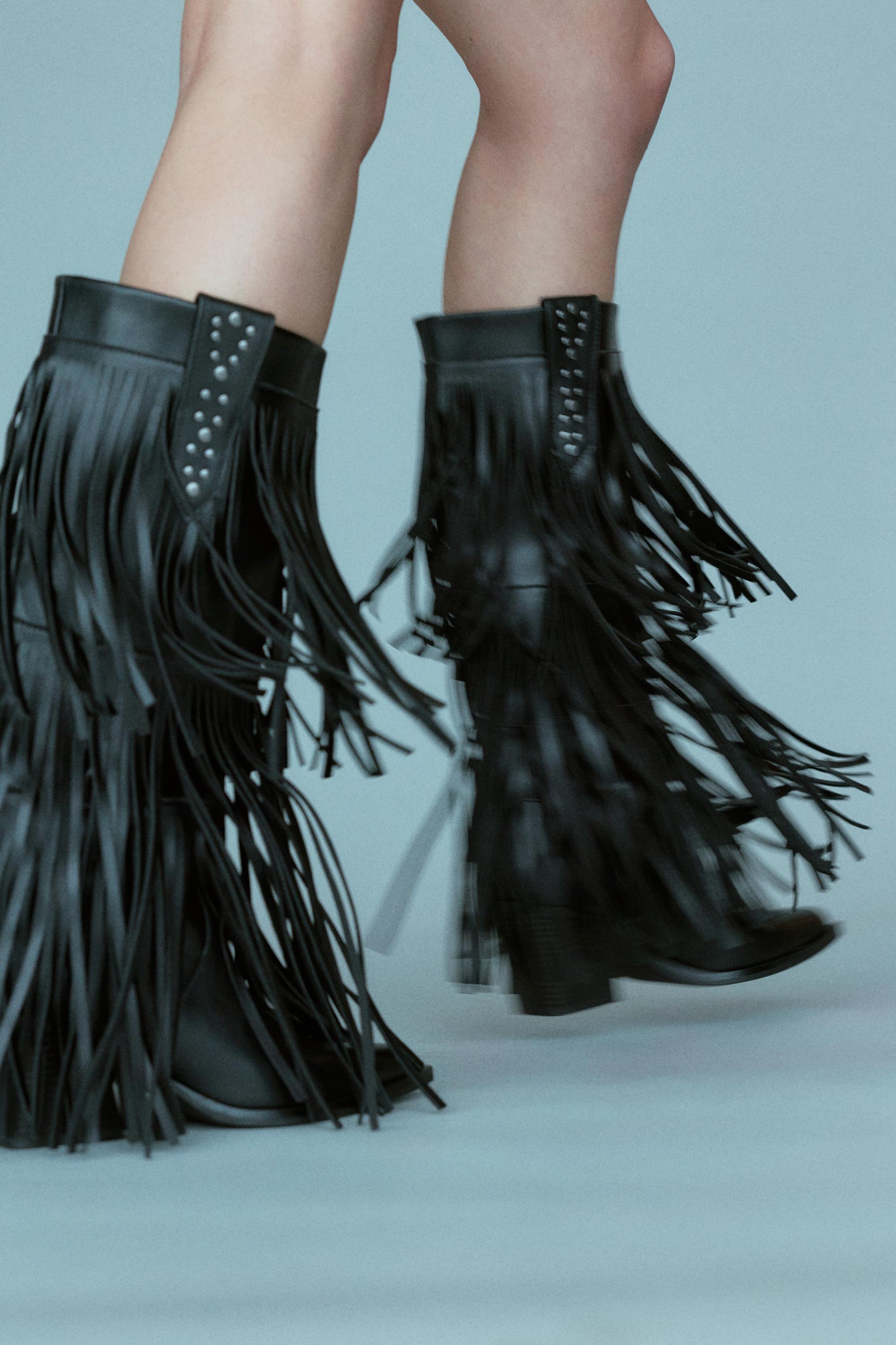 Fringed cowboy boots — Black