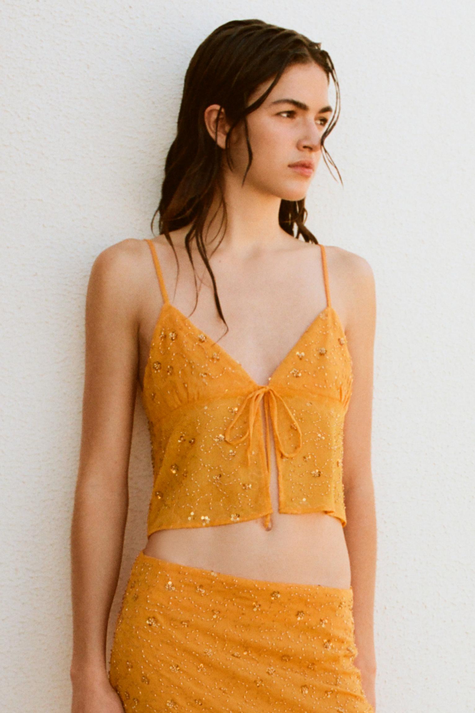 Top arancione con paillette
