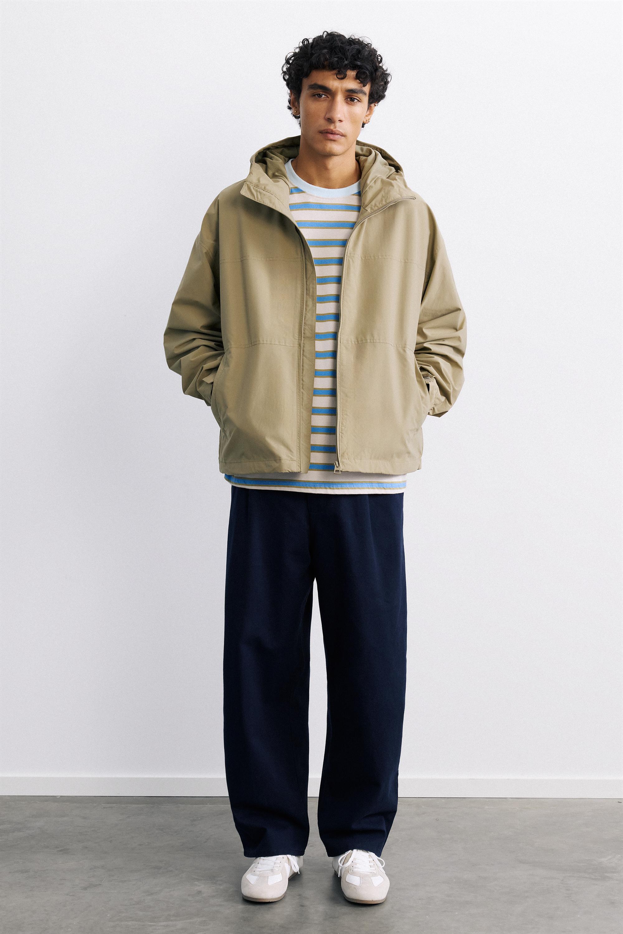 Lightweight hooded raincoat — Sand