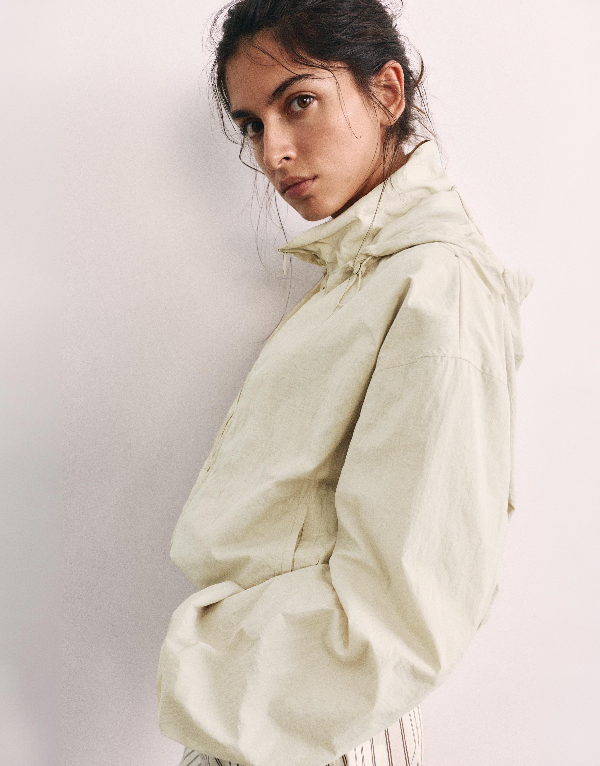 Lightweight hooded jacket — Sand