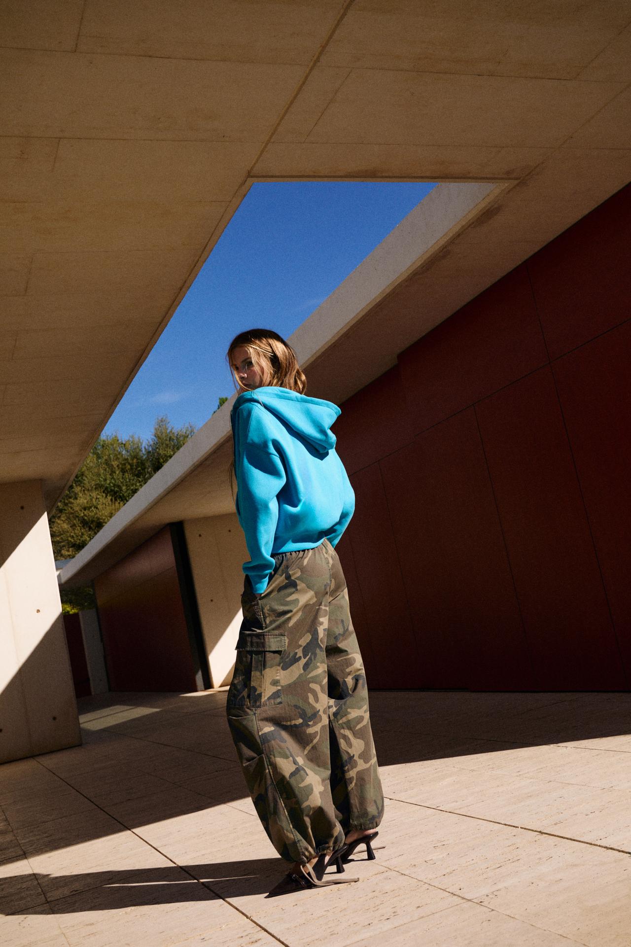 Printed parachute trousers — Khaki