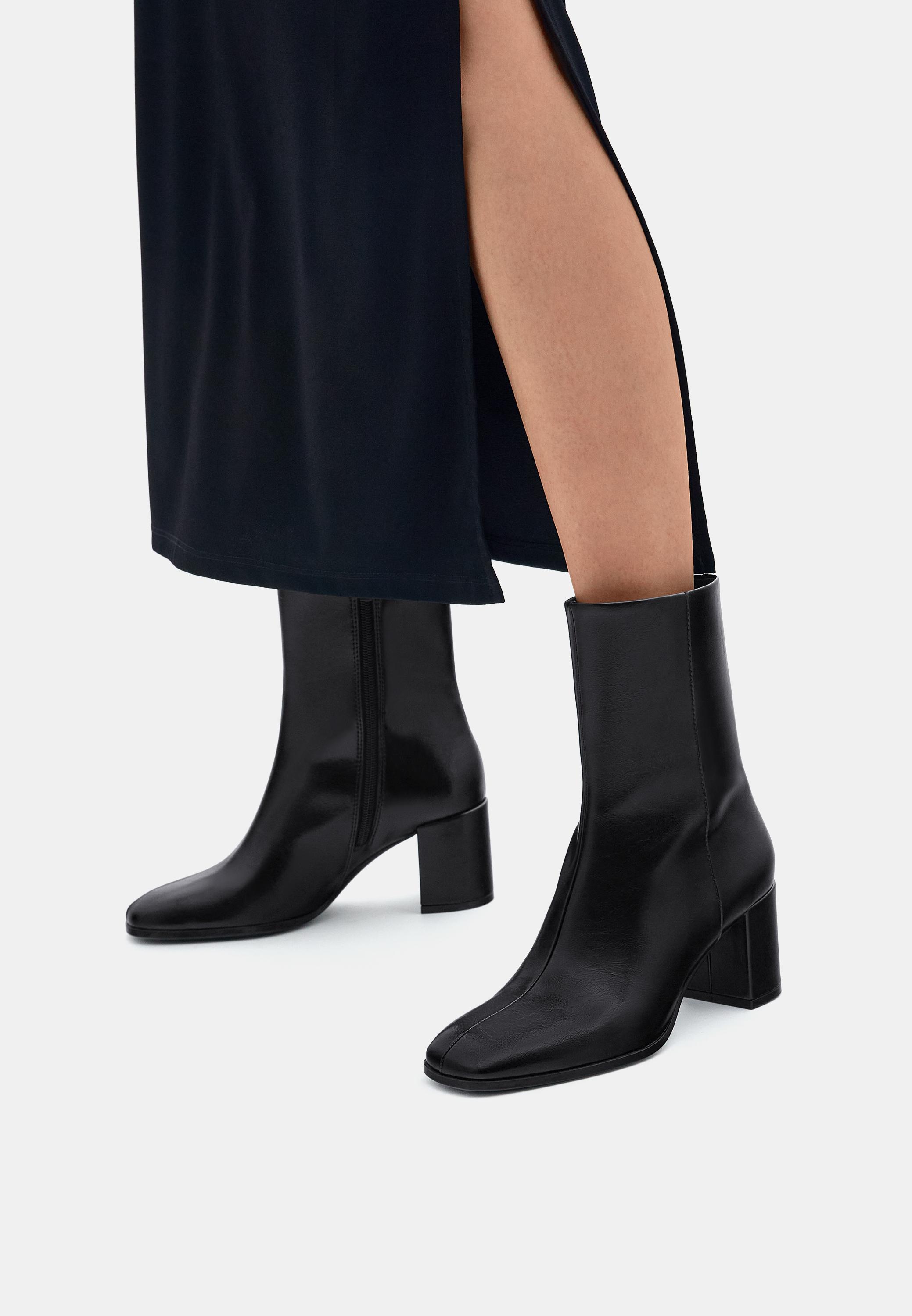 High-heel ankle boots — Black