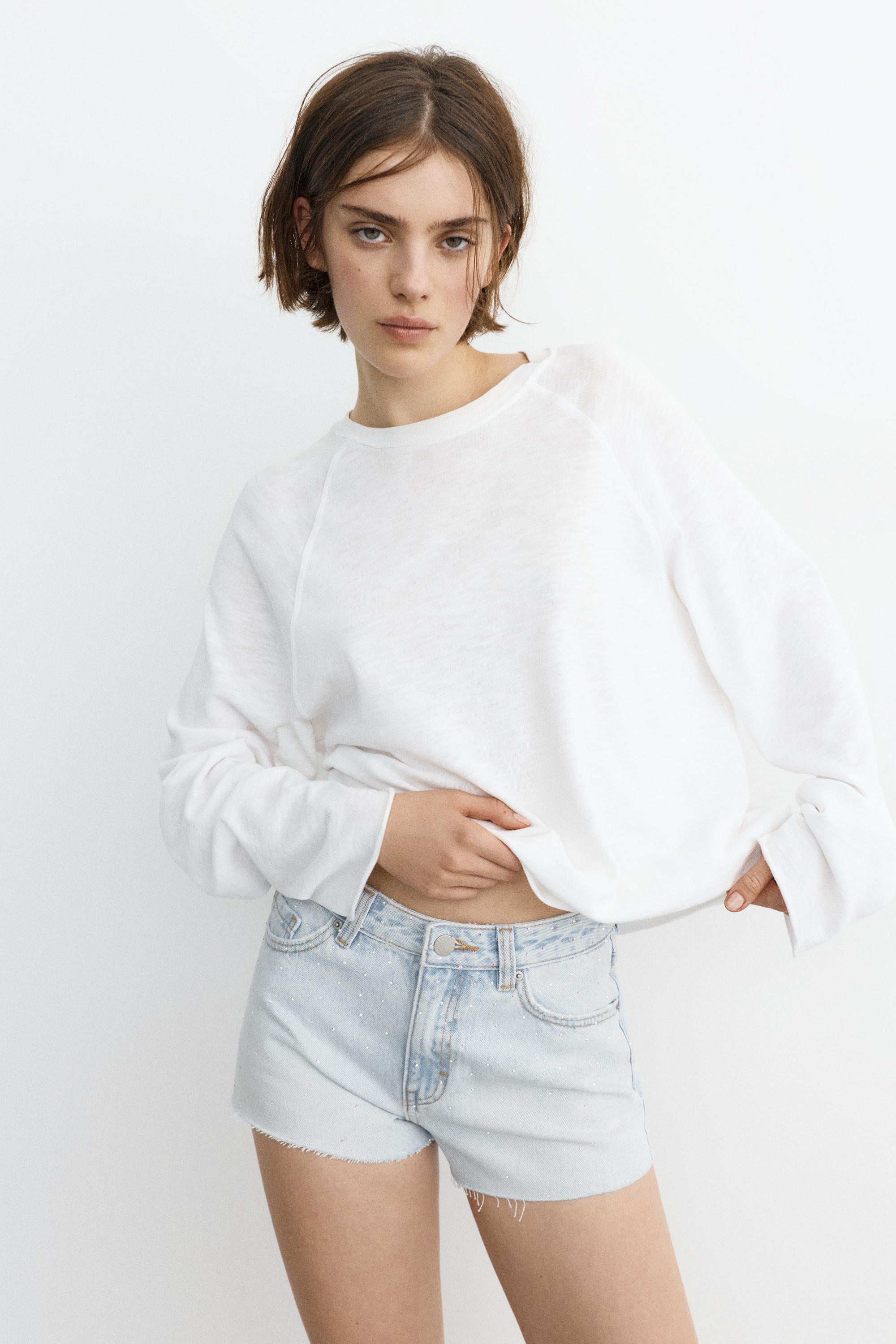 Mid-waist rhinestone denim shorts — Pale blue