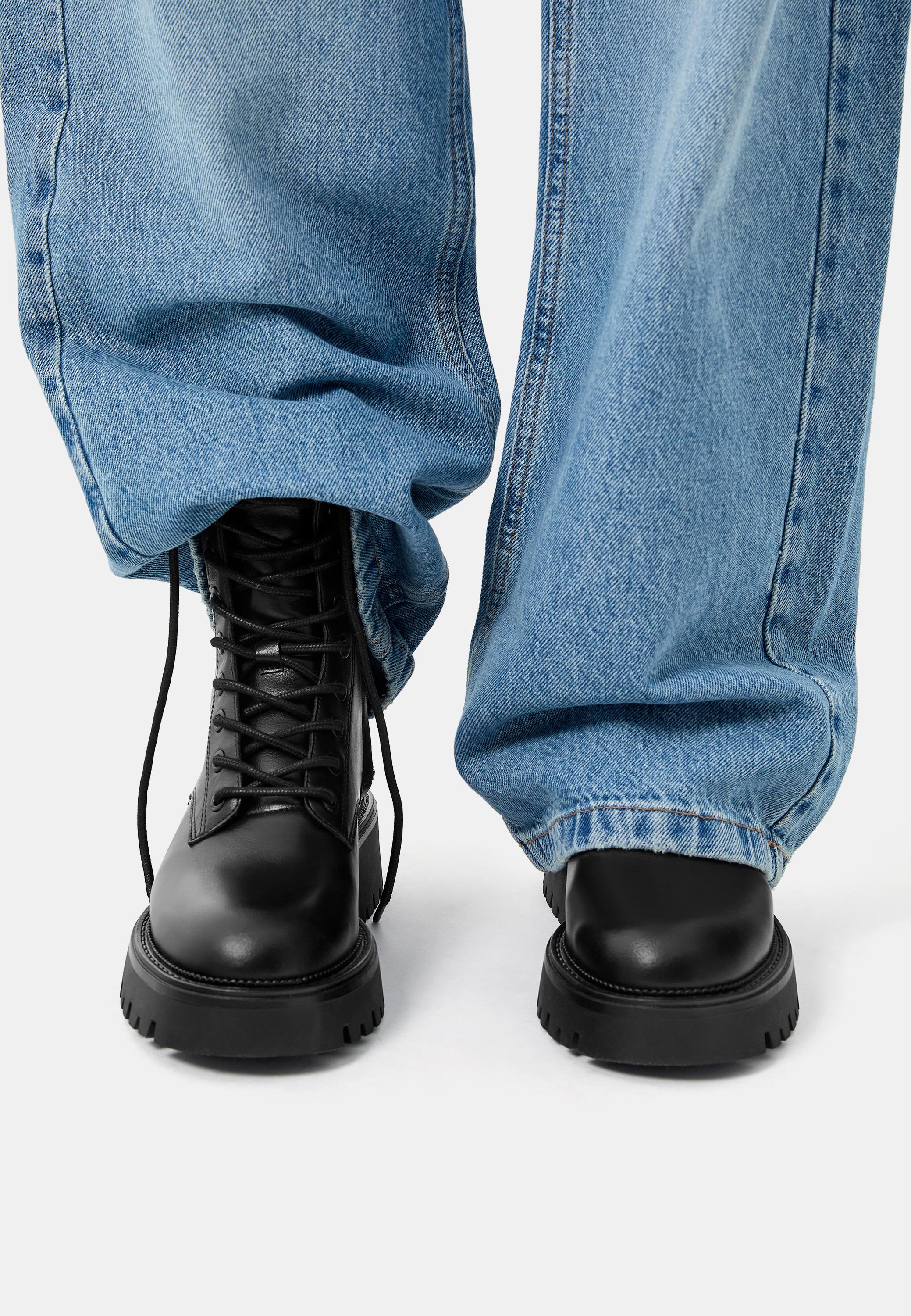 Lace-up flat ankle boots — Black