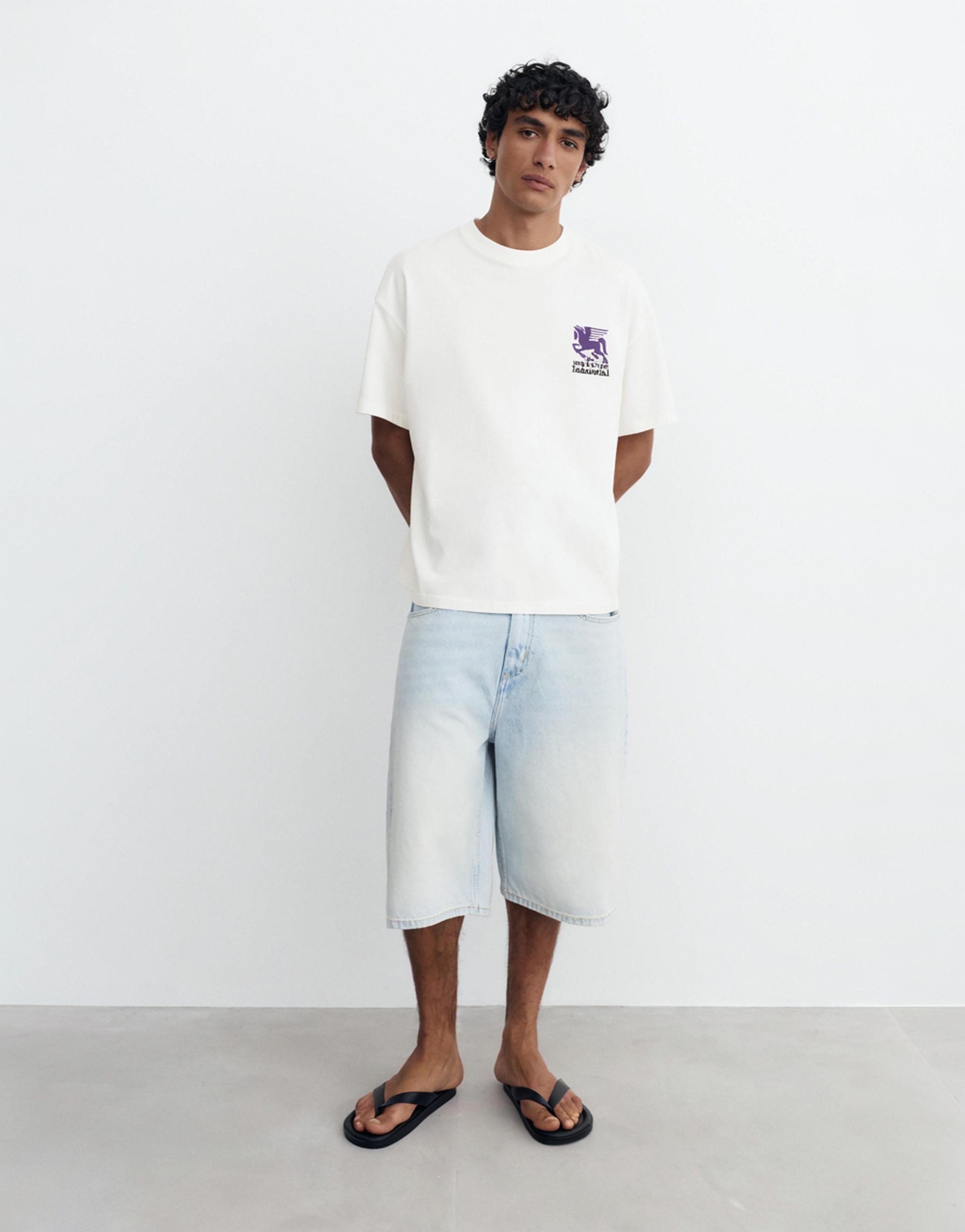 Boxy T-shirt with graphic embroidery — White