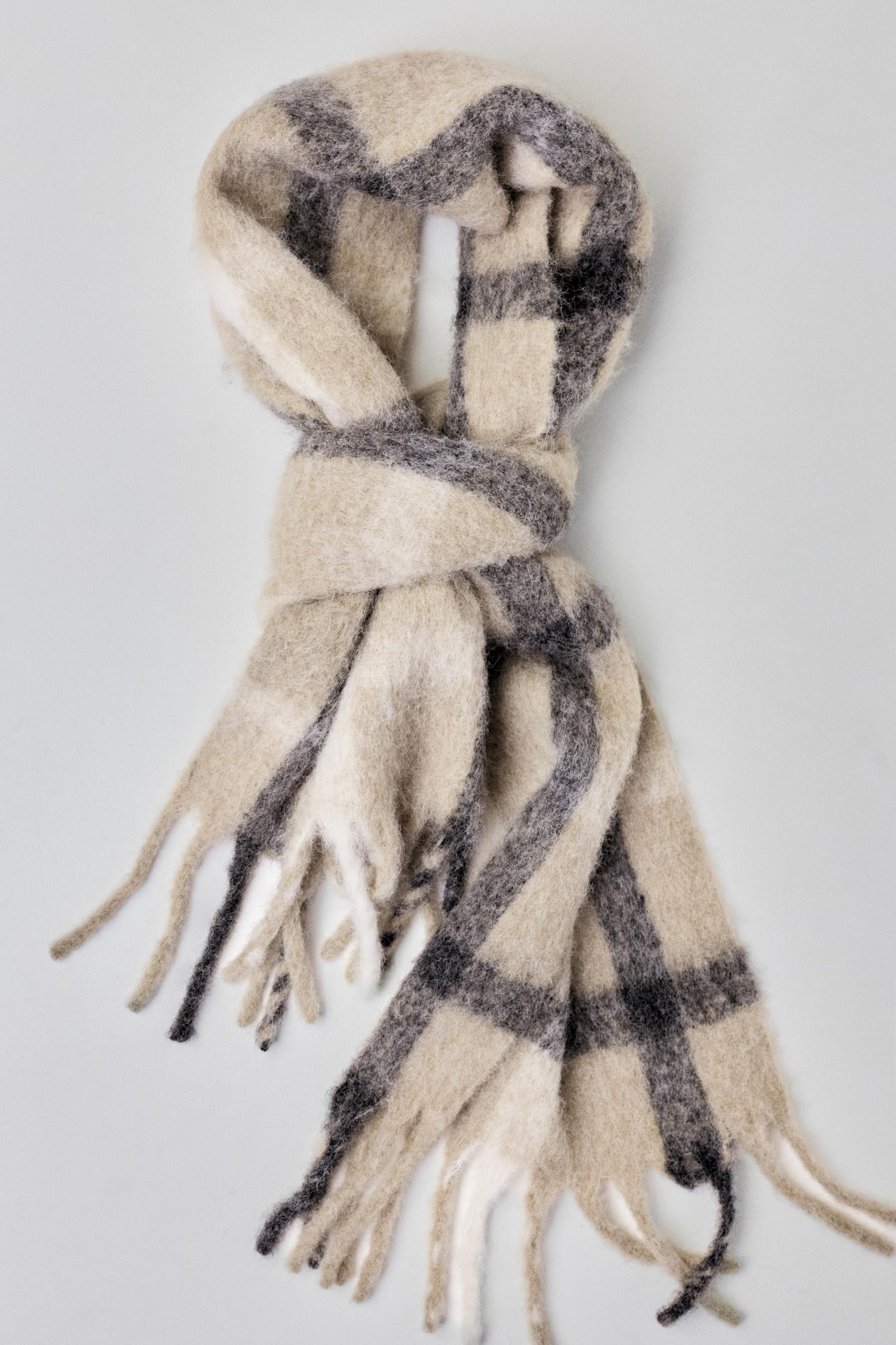 Soft touch check scarf — Black