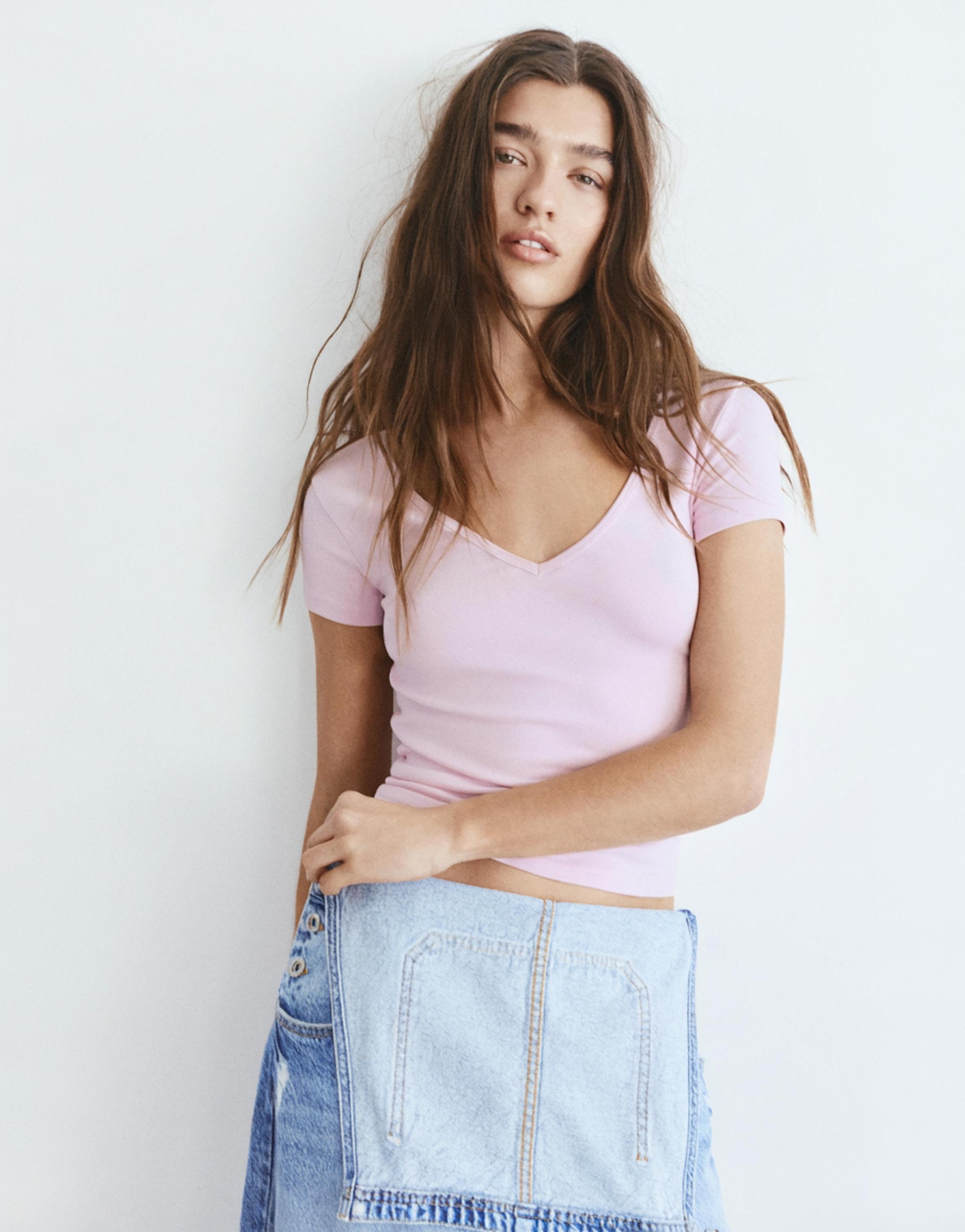 V-neck T-shirt — Pink