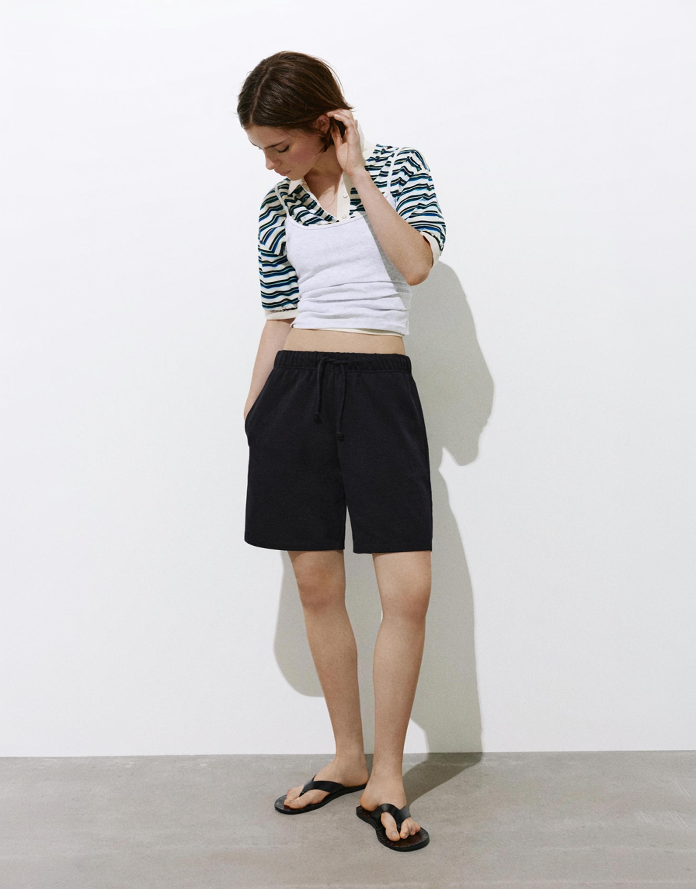 Bermuda shorts with elasticated waistband — Black