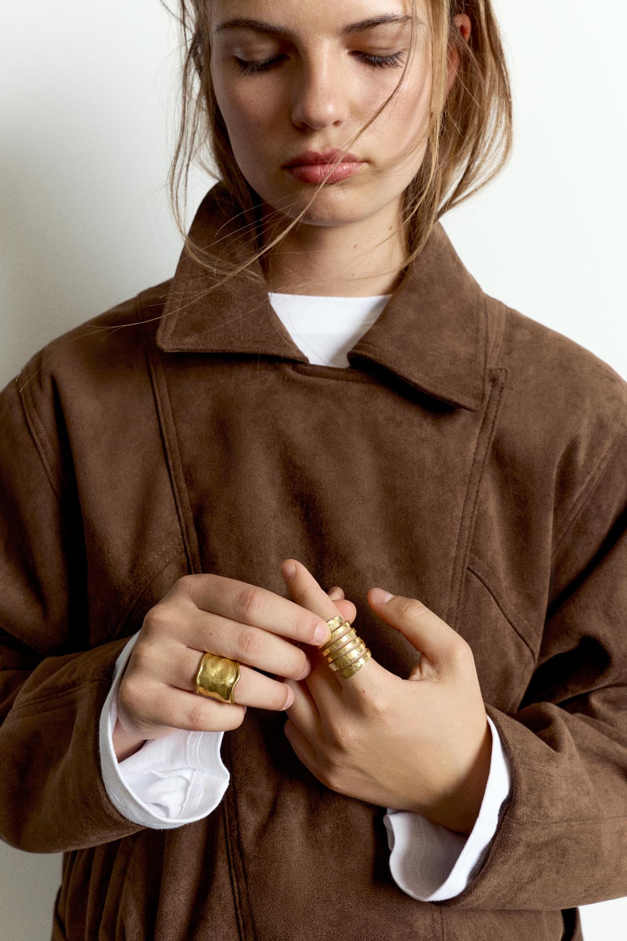 Pack of wide spiral rings — Gold