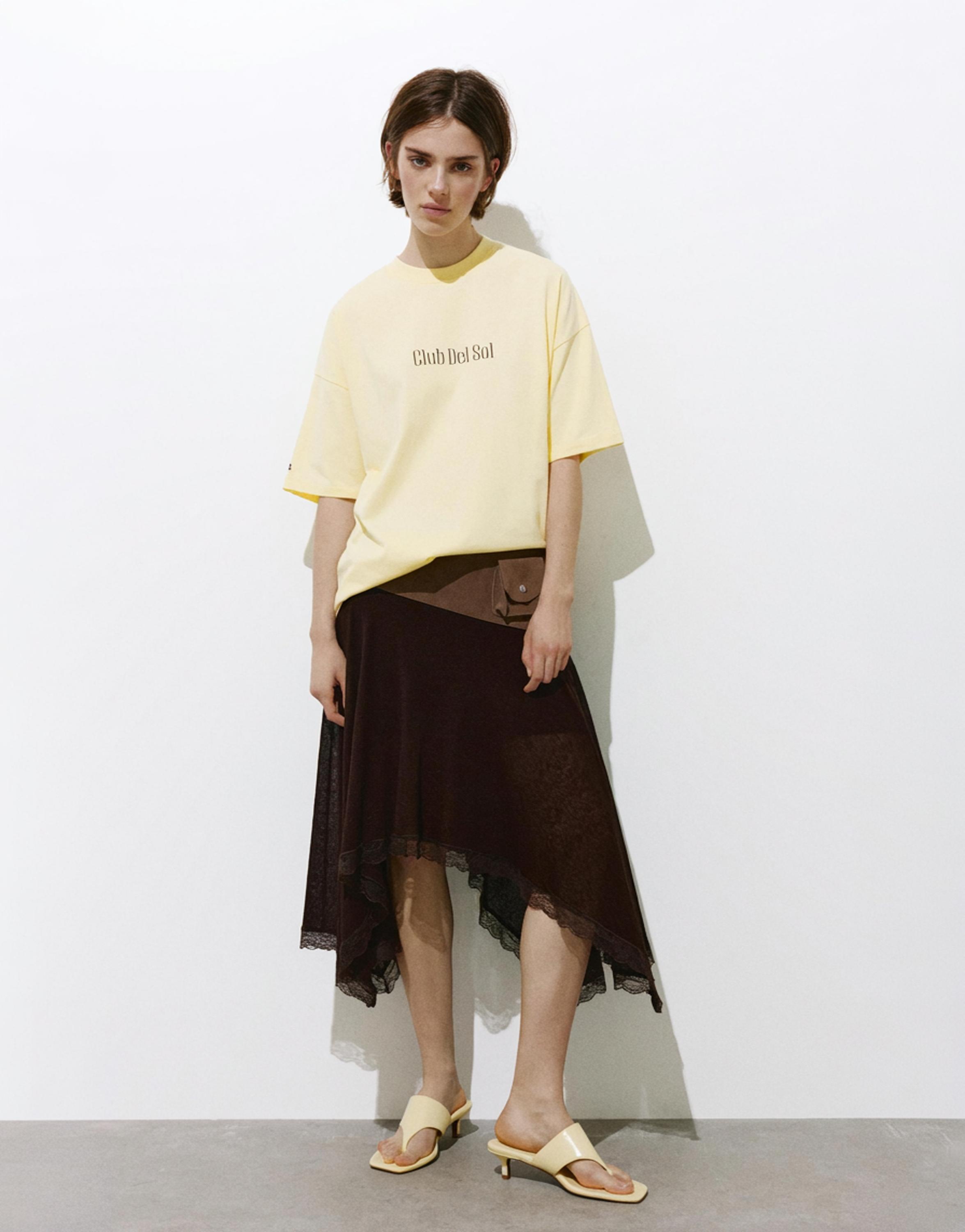 Oversize T-shirt with graphic — Yellow