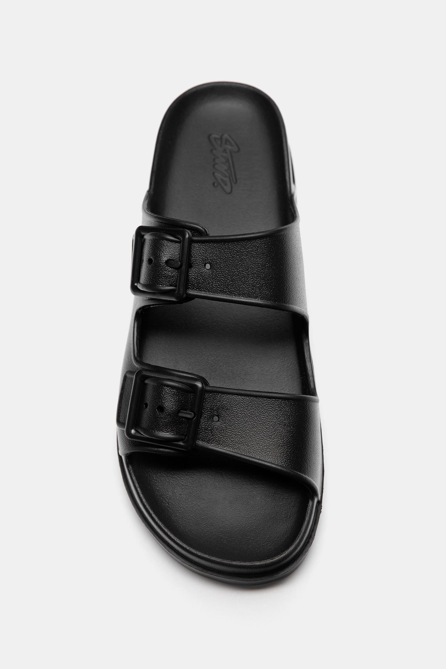 Buckled flat sandals — Black