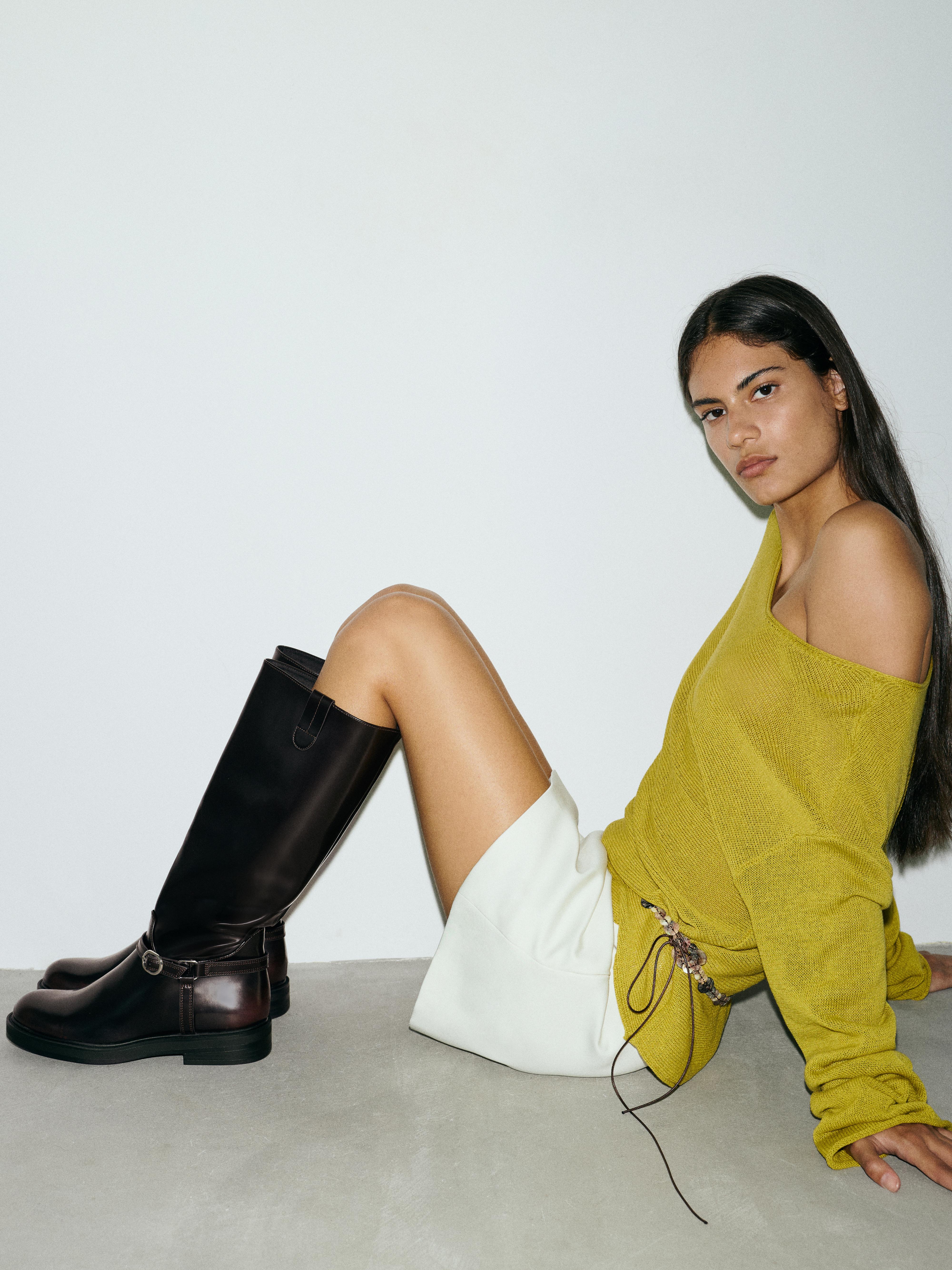 Flat high-leg buckled boots — Burgundy