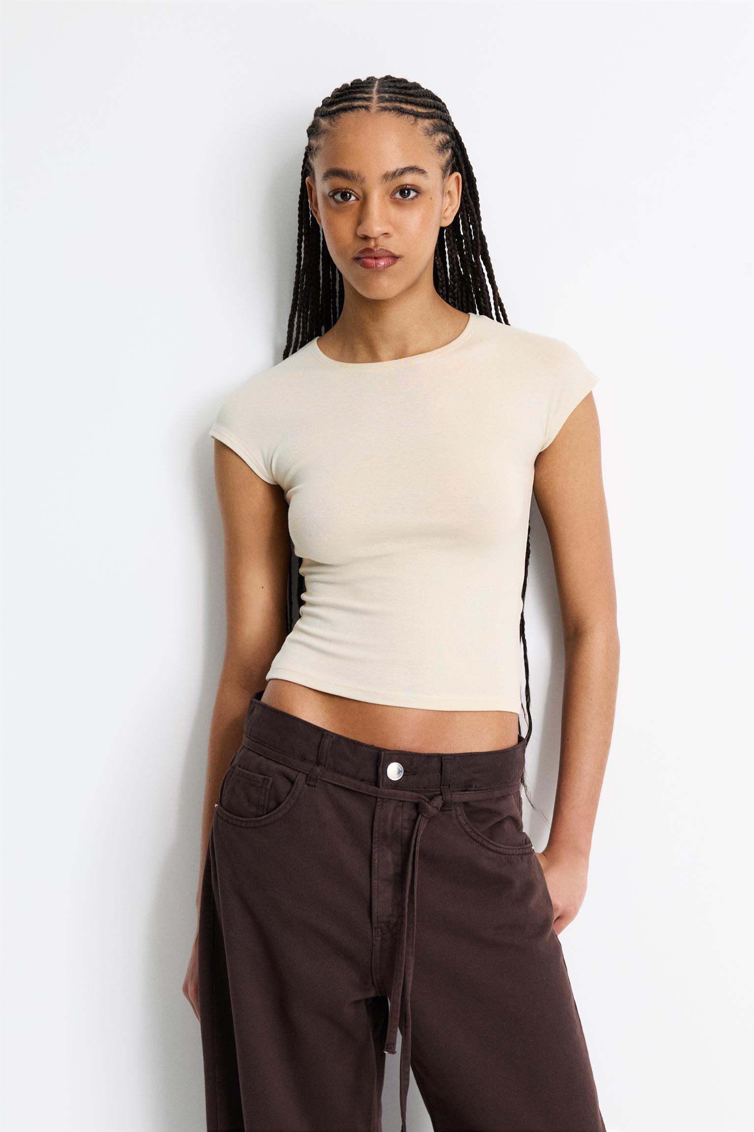 Eng Anliegendes T-Shirt Mit Kurzen Ärmeln